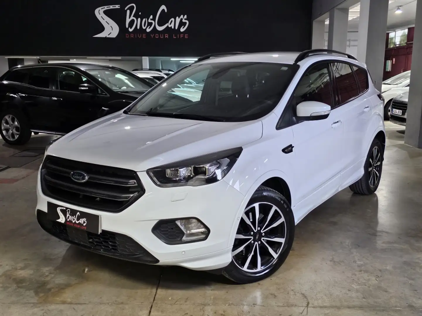 Ford Kuga 2.0TDCi Auto S&S ST-Line 4x2 150 Wit - 1