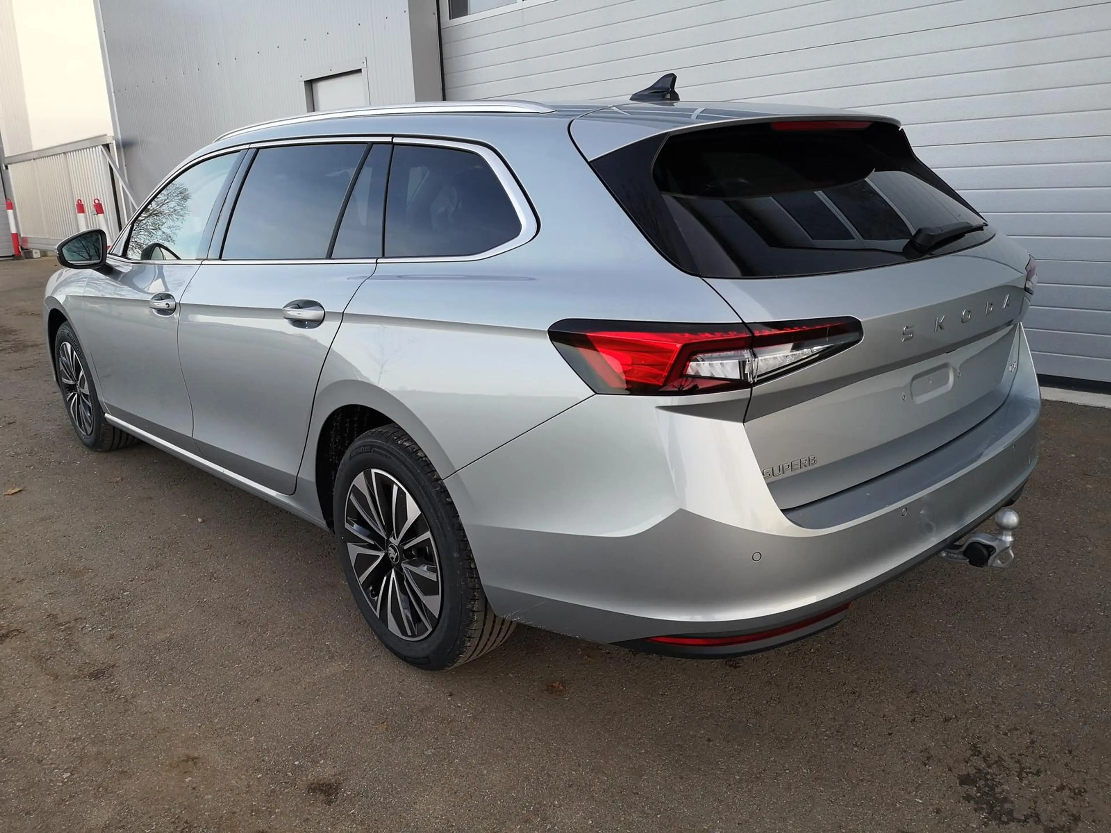 Skoda Superb 2.0 TDI DSG 4x4 Selection AHK 360 Head Up Pano — photo 3