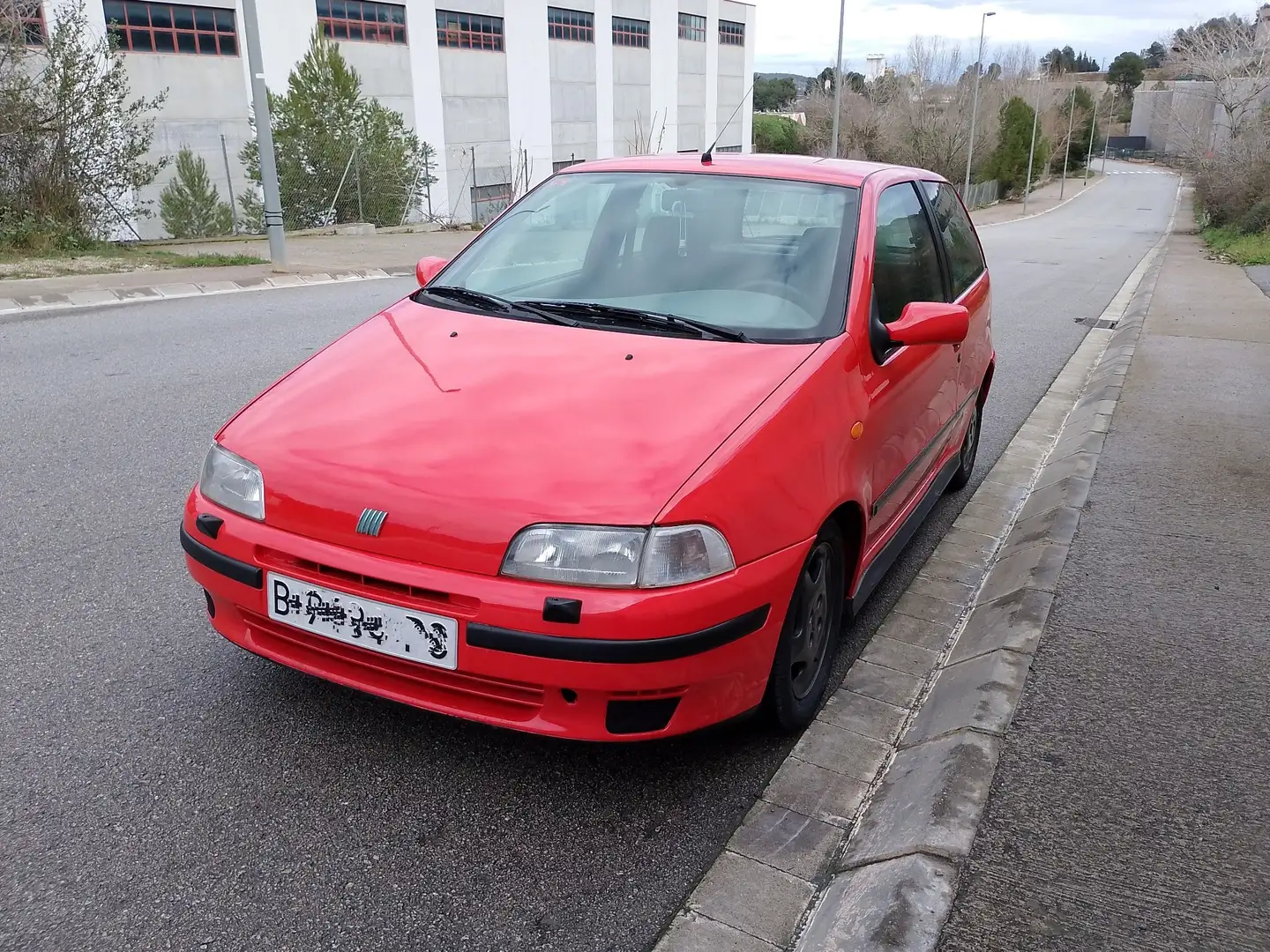 Fiat Punto Roşu - 1