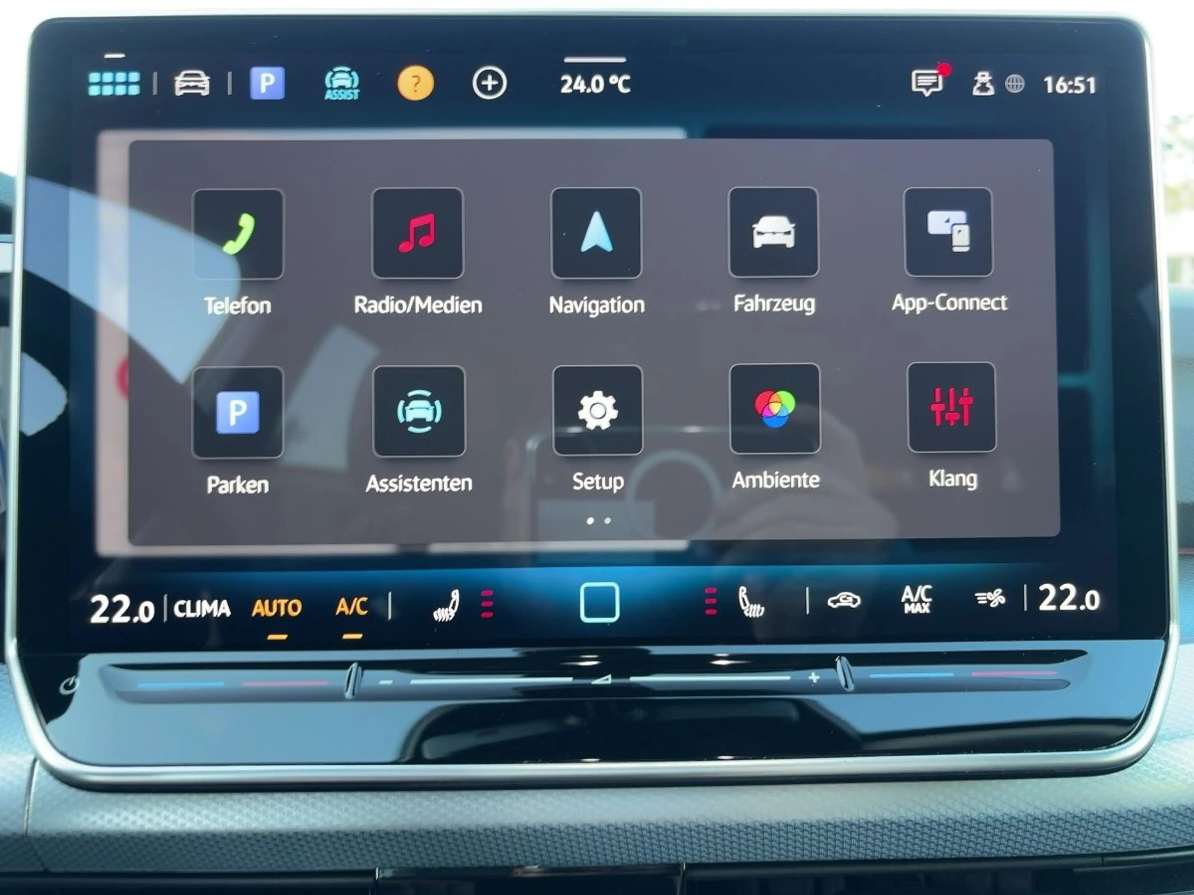Volkswagen Golf Variant Life 1.5l eTSI OPF 7-Gang-DSG — photo 8