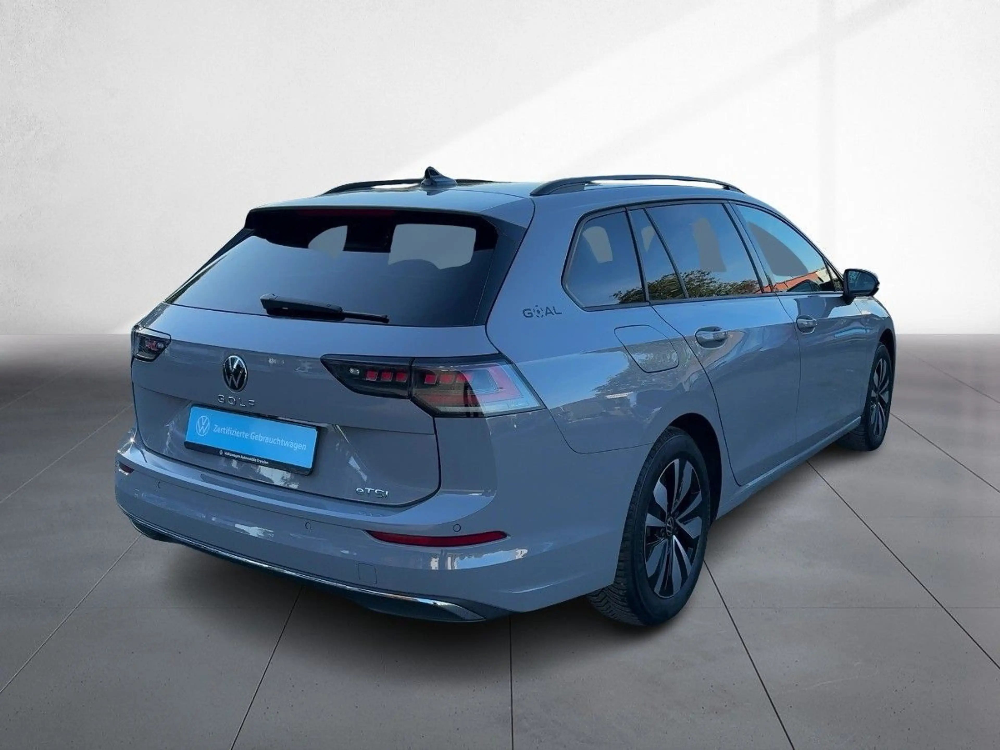 Volkswagen Golf Variant Life 1.5l eTSI OPF 7-Gang-DSG — photo 3