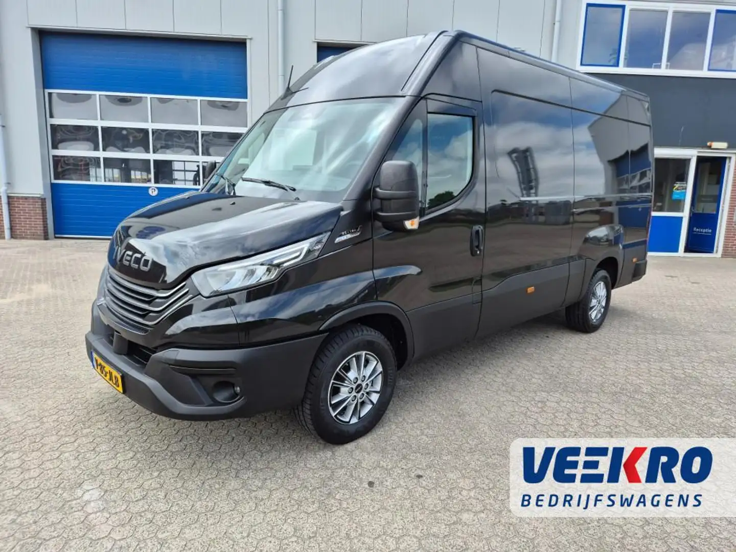 Iveco Daily 3500Kg 160PK automaat. UIT VOORRAAD LEVERBAAR! BPM Zwart - 1
