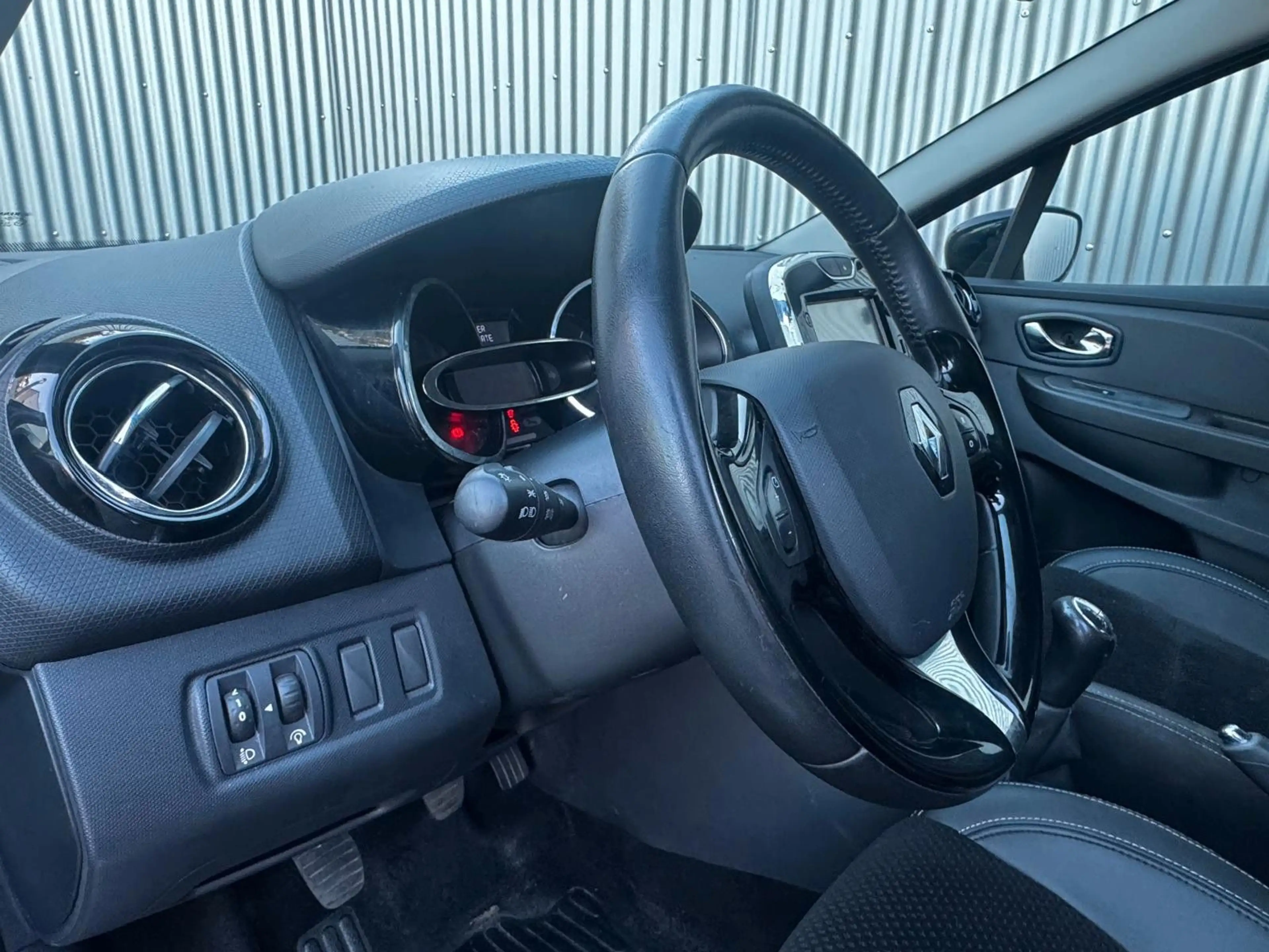 Renault Clio IV Expression Klima Tüv Neu LED — photo 11