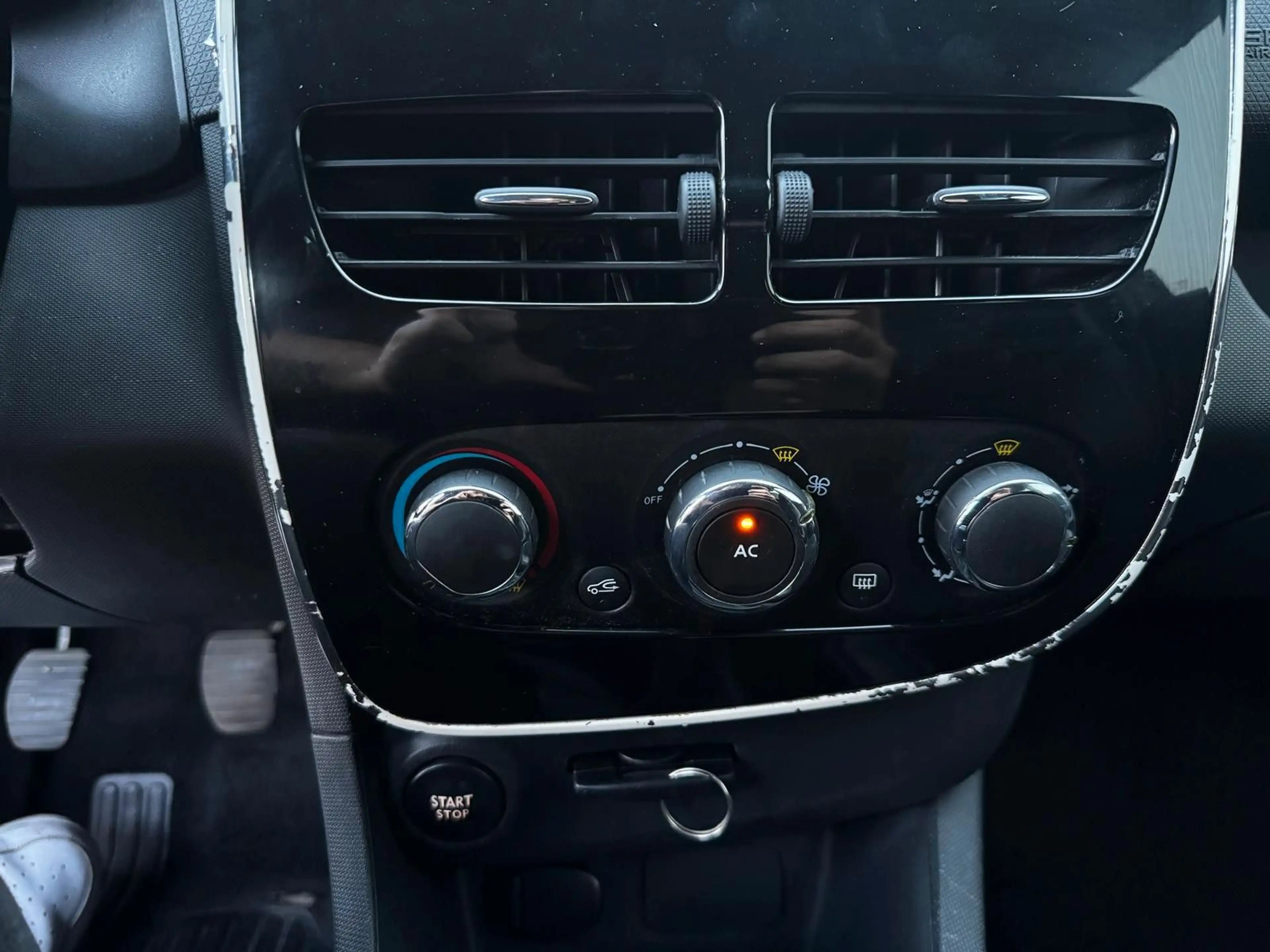 Renault Clio IV Expression Klima Tüv Neu LED — photo 13