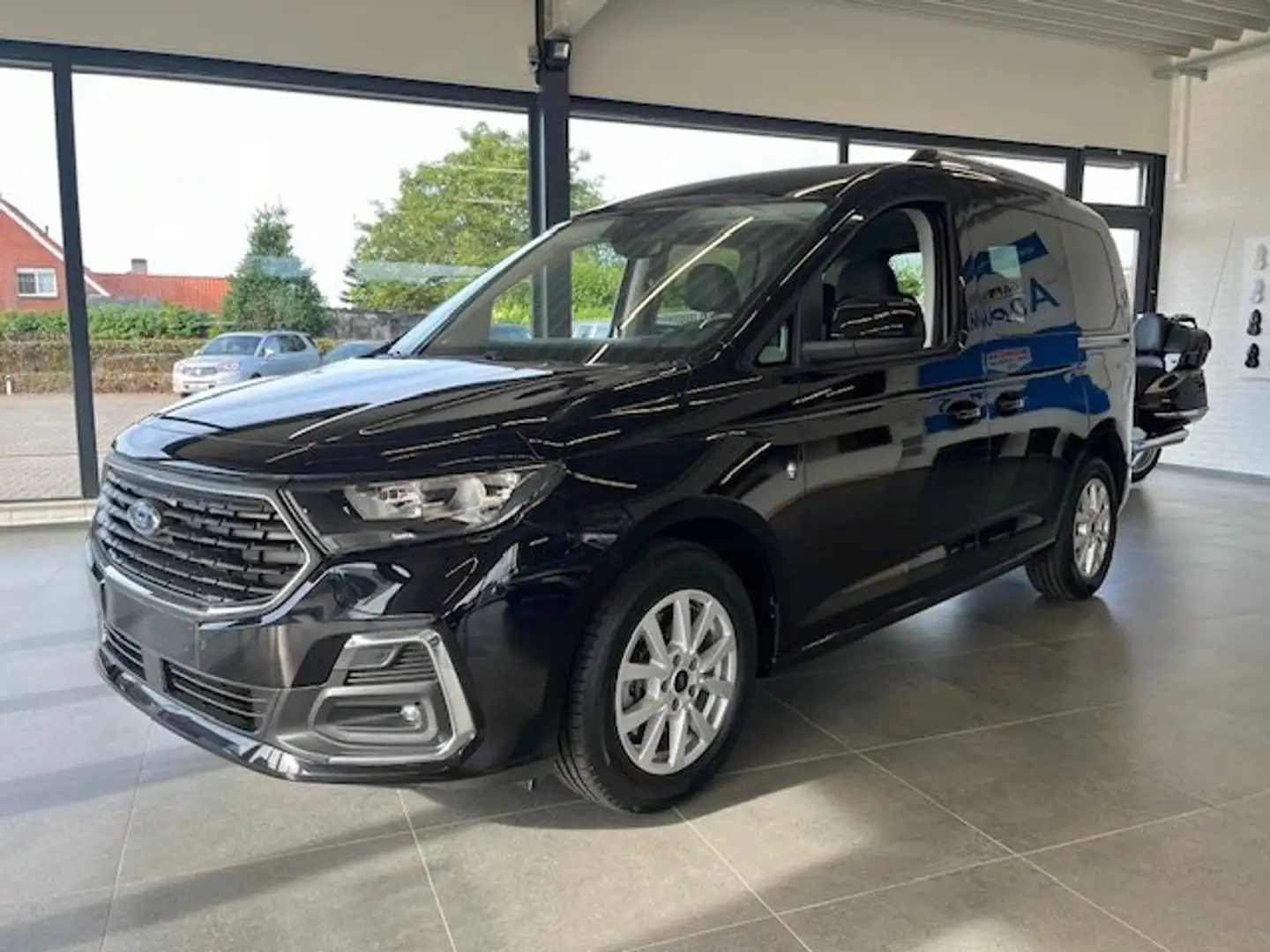 Ford Tourneo Connect 2.0 EcoBlue Titanium 7pl. Zwart - 2