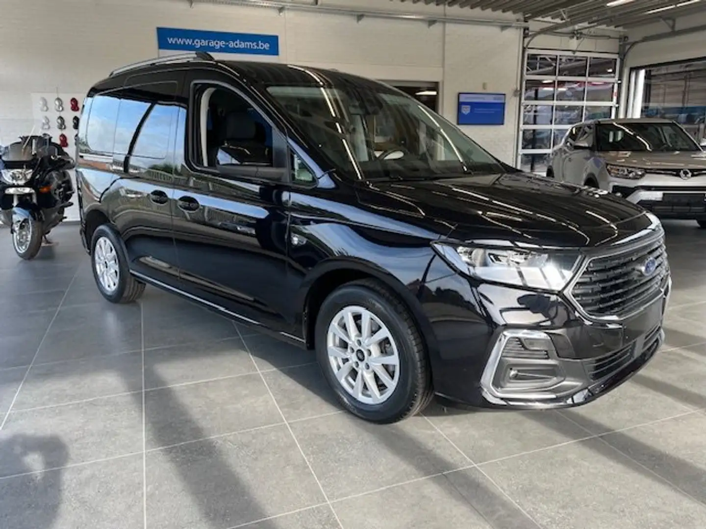 Ford Tourneo Connect 2.0 EcoBlue Titanium 7pl. Zwart - 1