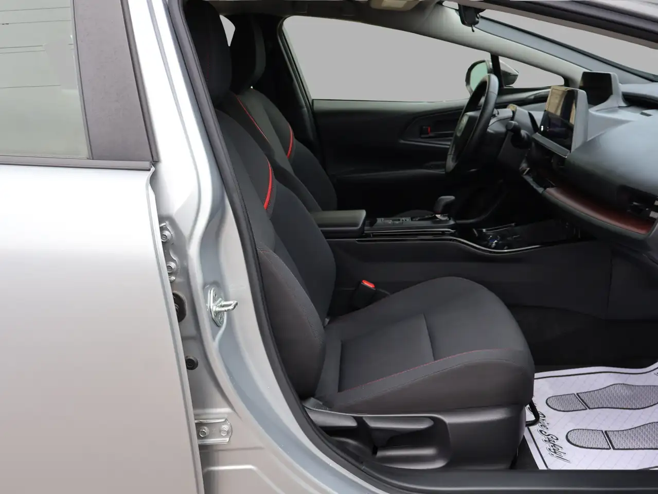 Toyota Prius Prime снимка Toyota Prius Prime