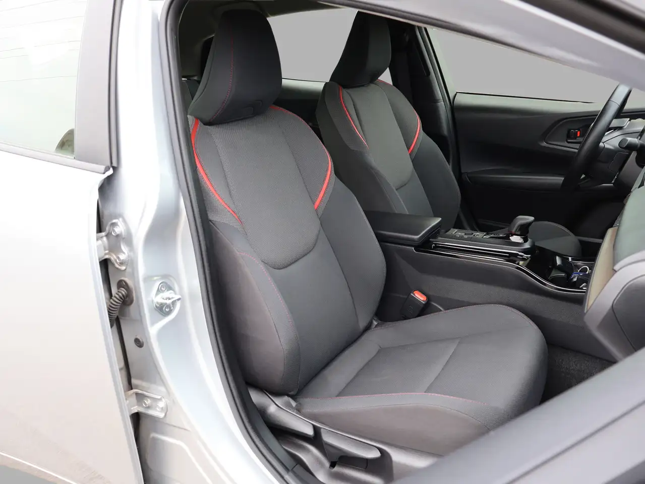 Toyota Prius Prime снимка Toyota Prius Prime