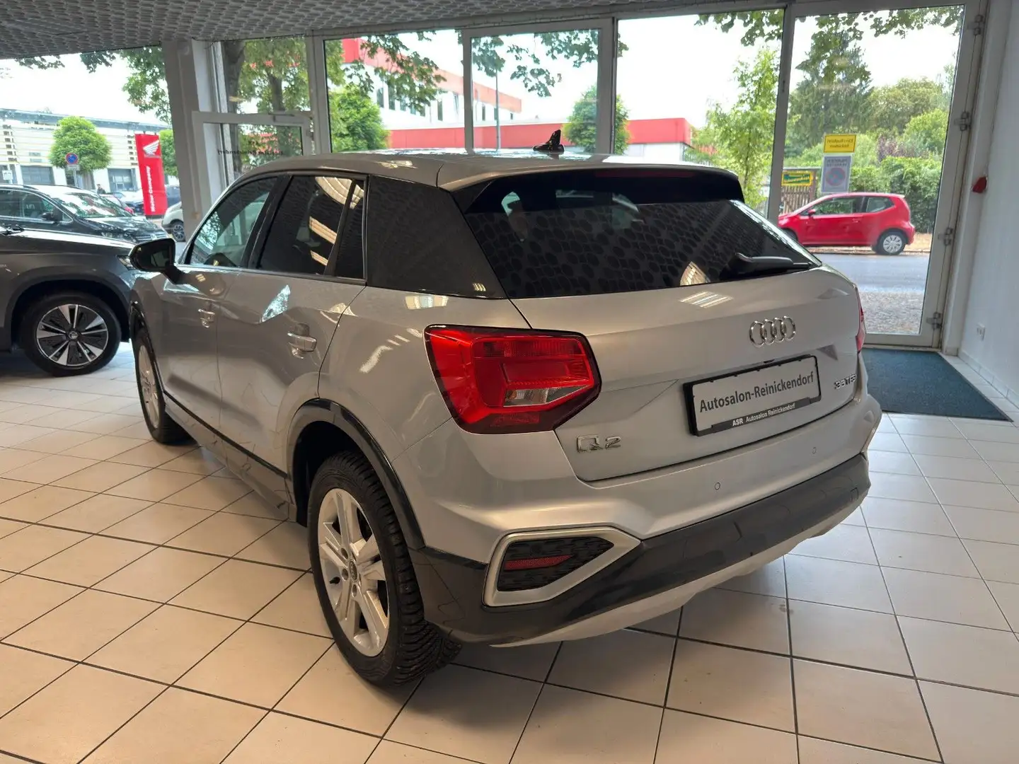 Audi Q2 35 TFSI advanced*LED*Navi*Kamera*SHZ* Zilver - 2