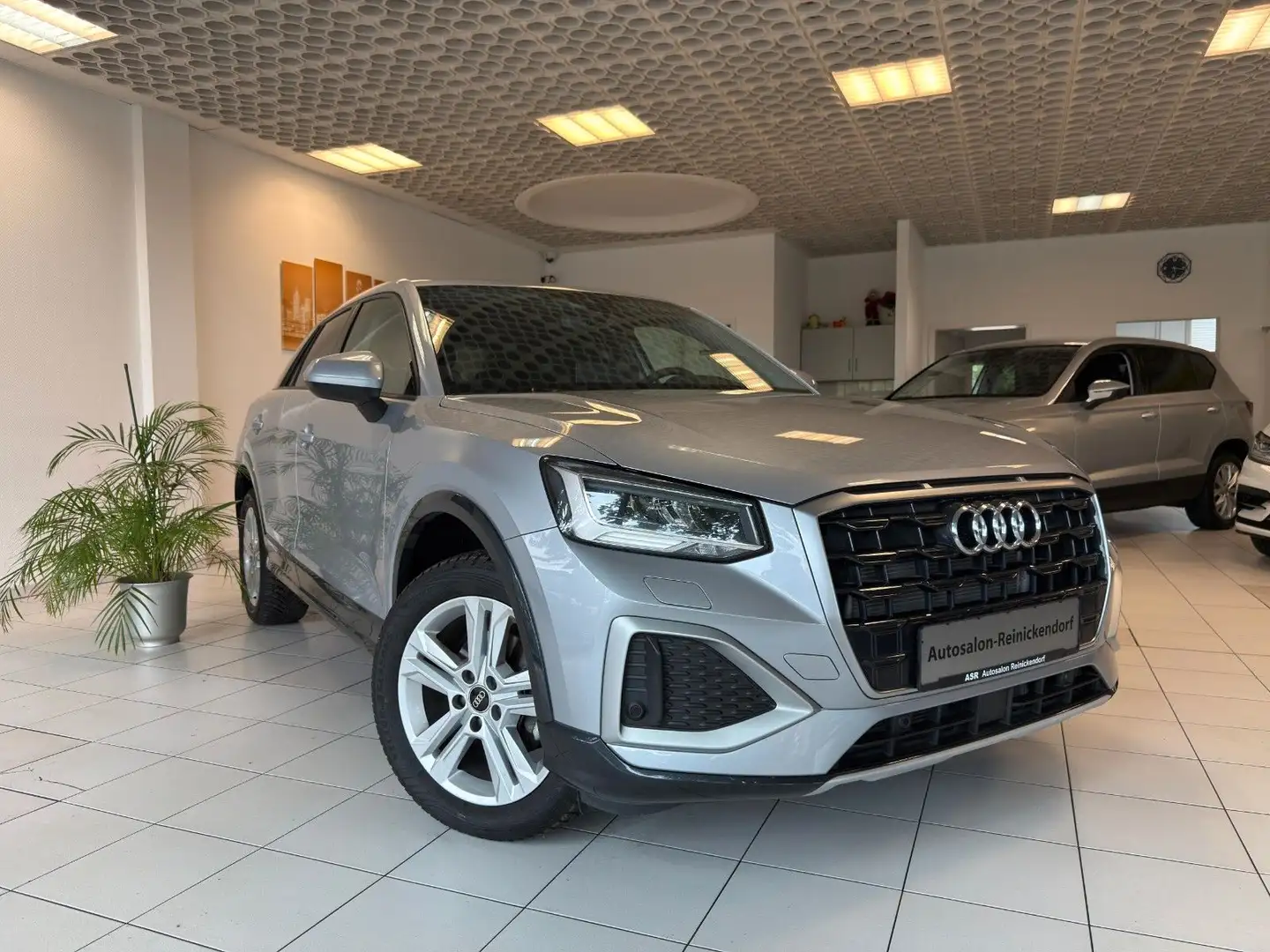 Audi Q2 35 TFSI advanced*LED*Navi*Kamera*SHZ* Zilver - 1