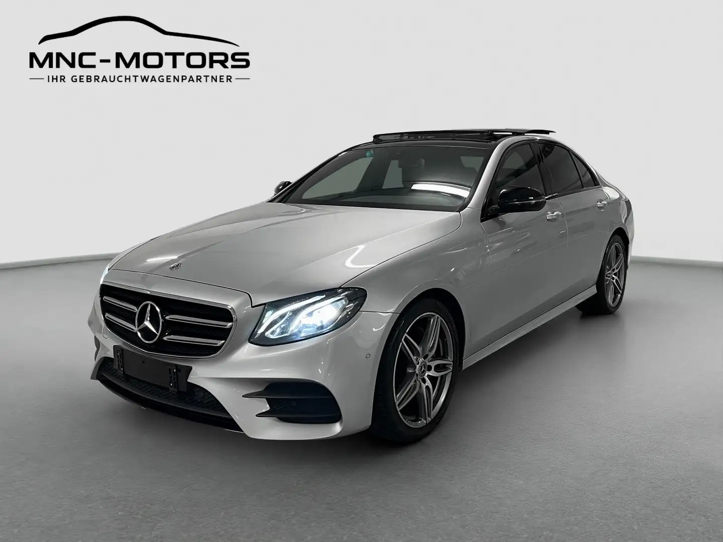 Mercedes-Benz E 220 E 220d | AMG | BURMESTER | PANO | TOTWINKEL | SHZ Silber - 1
