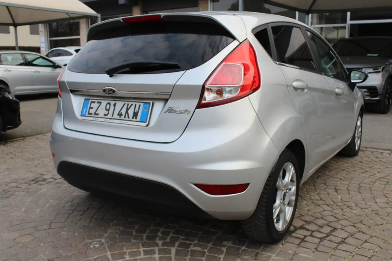 Ford Fiesta 1.5 TDCi 75CV 5 porte Titanium NEOPATENTATI Argento - 2