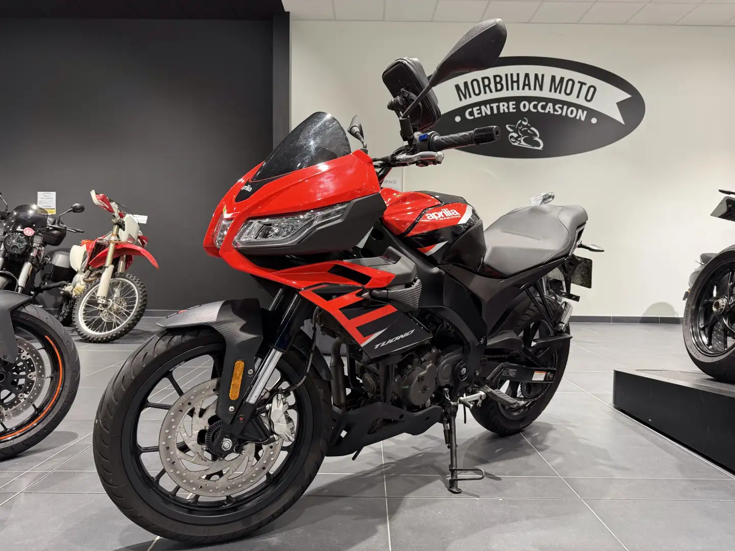 Aprilia Tuono Roşu - 1