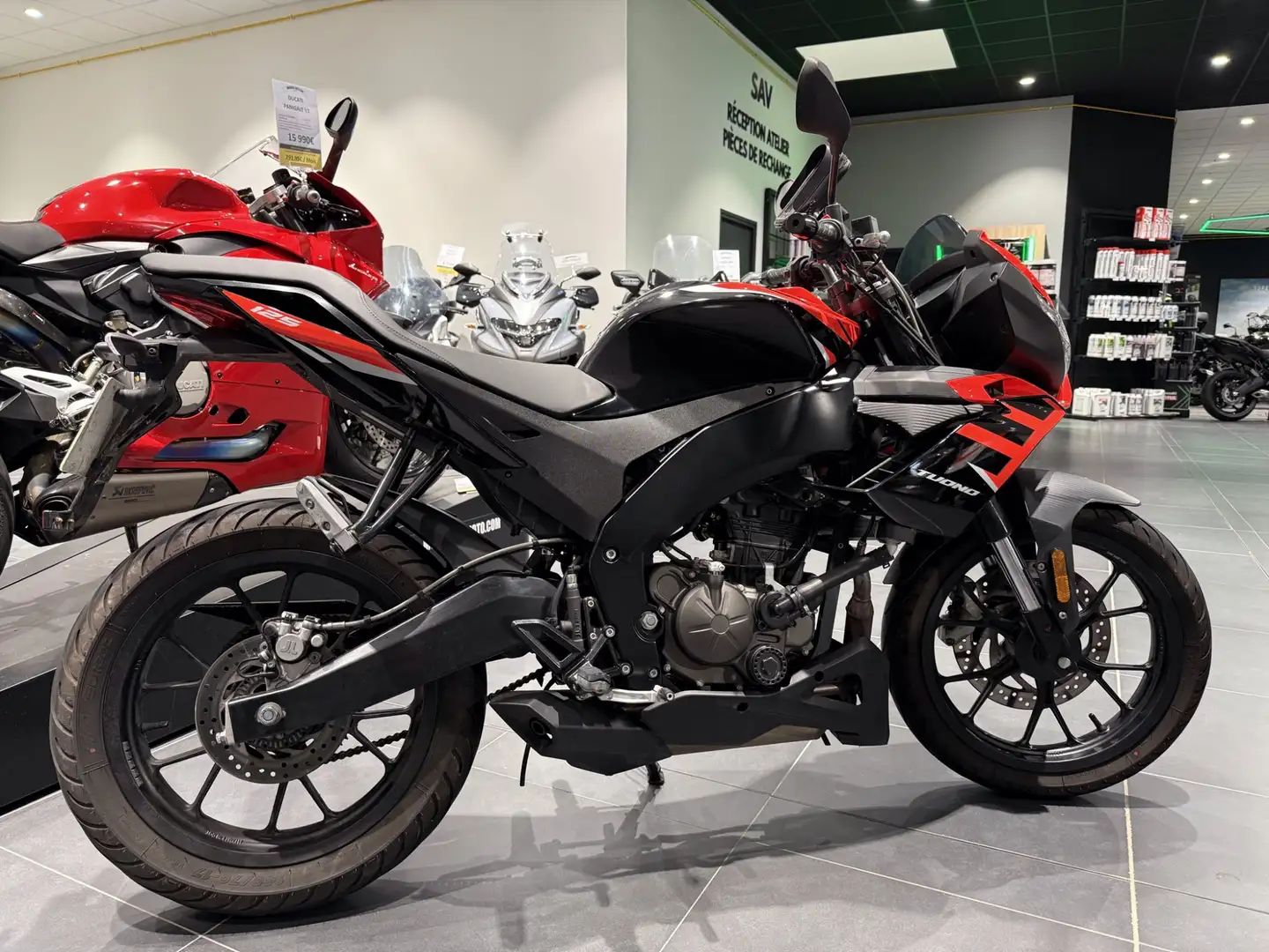 Aprilia Tuono Roşu - 2