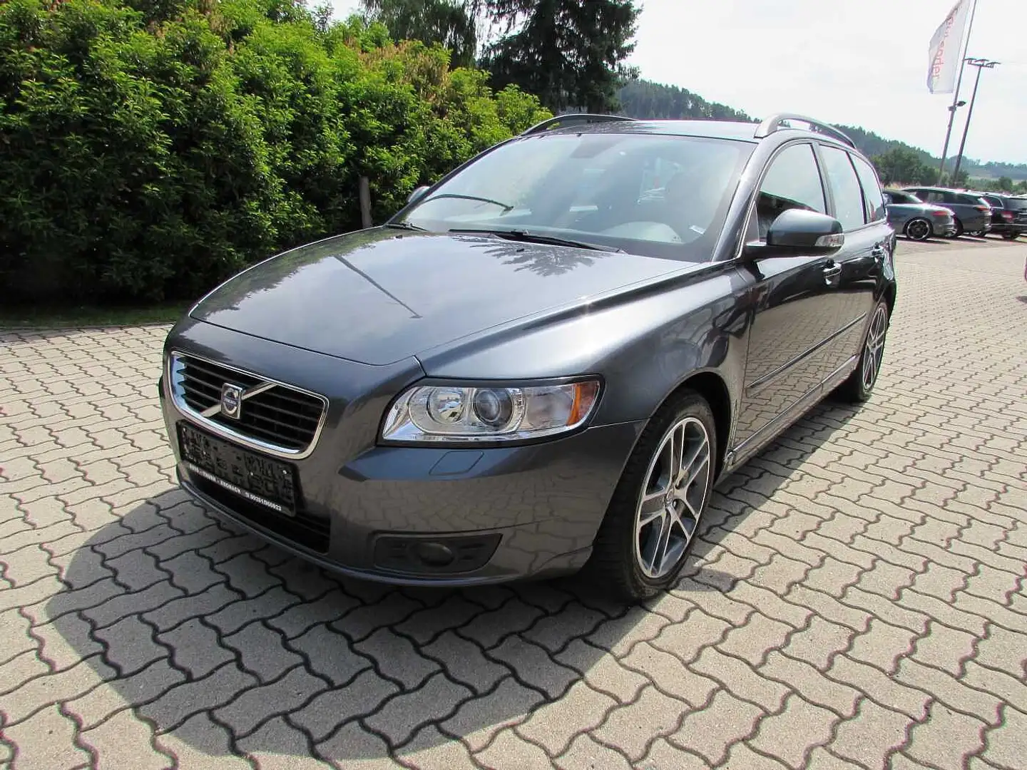 Volvo V50 2.0 D DPF Autom. Summum 'Leder/Navi/Xenon' Grau - 1