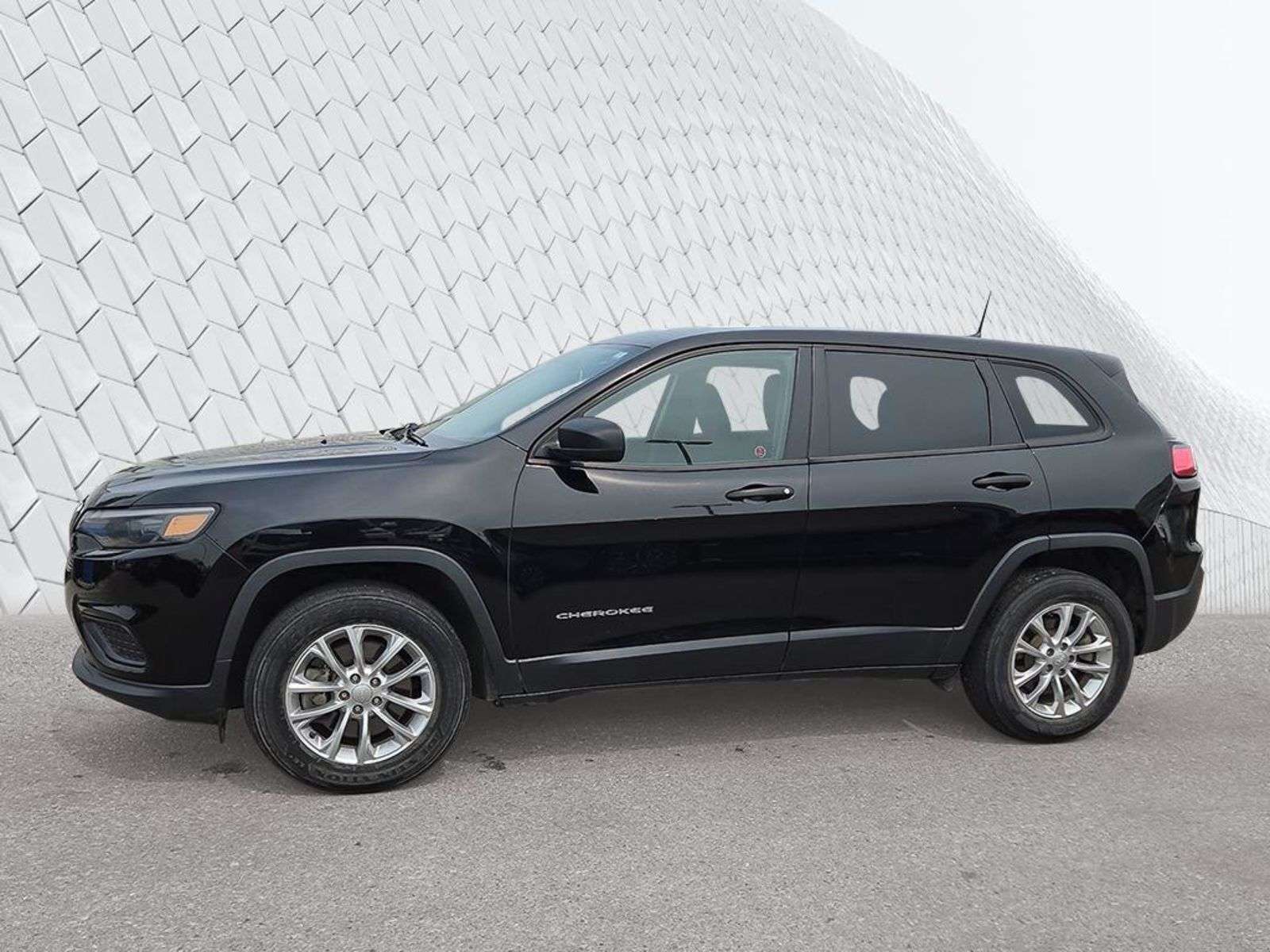 2019 Jeep Cherokee SPORT V6, HEATED SEATS/WHEEL, LOW KM — снимка 1