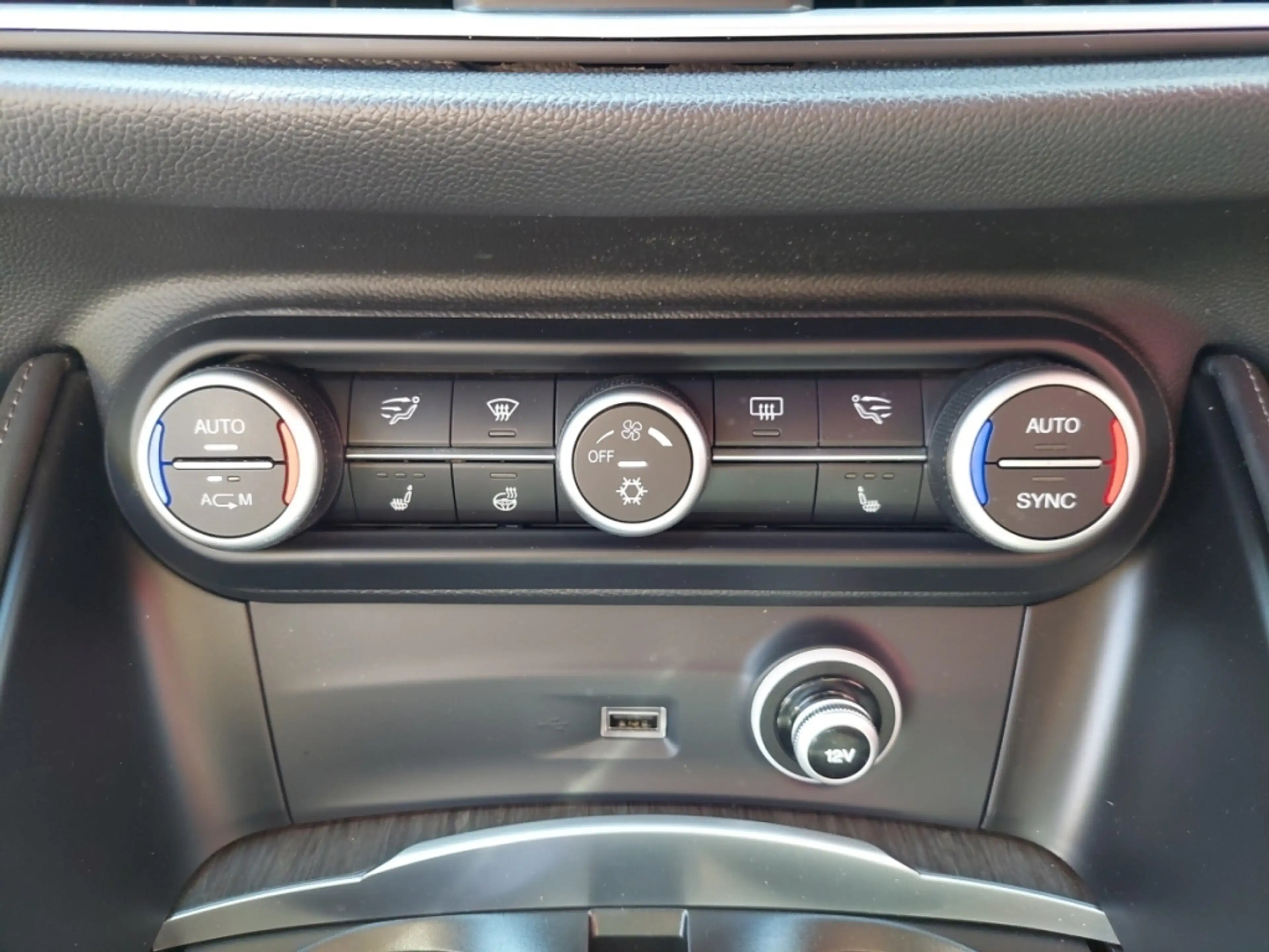 Alfa Romeo Stelvio Super 2,2 ATX AWD — photo 13