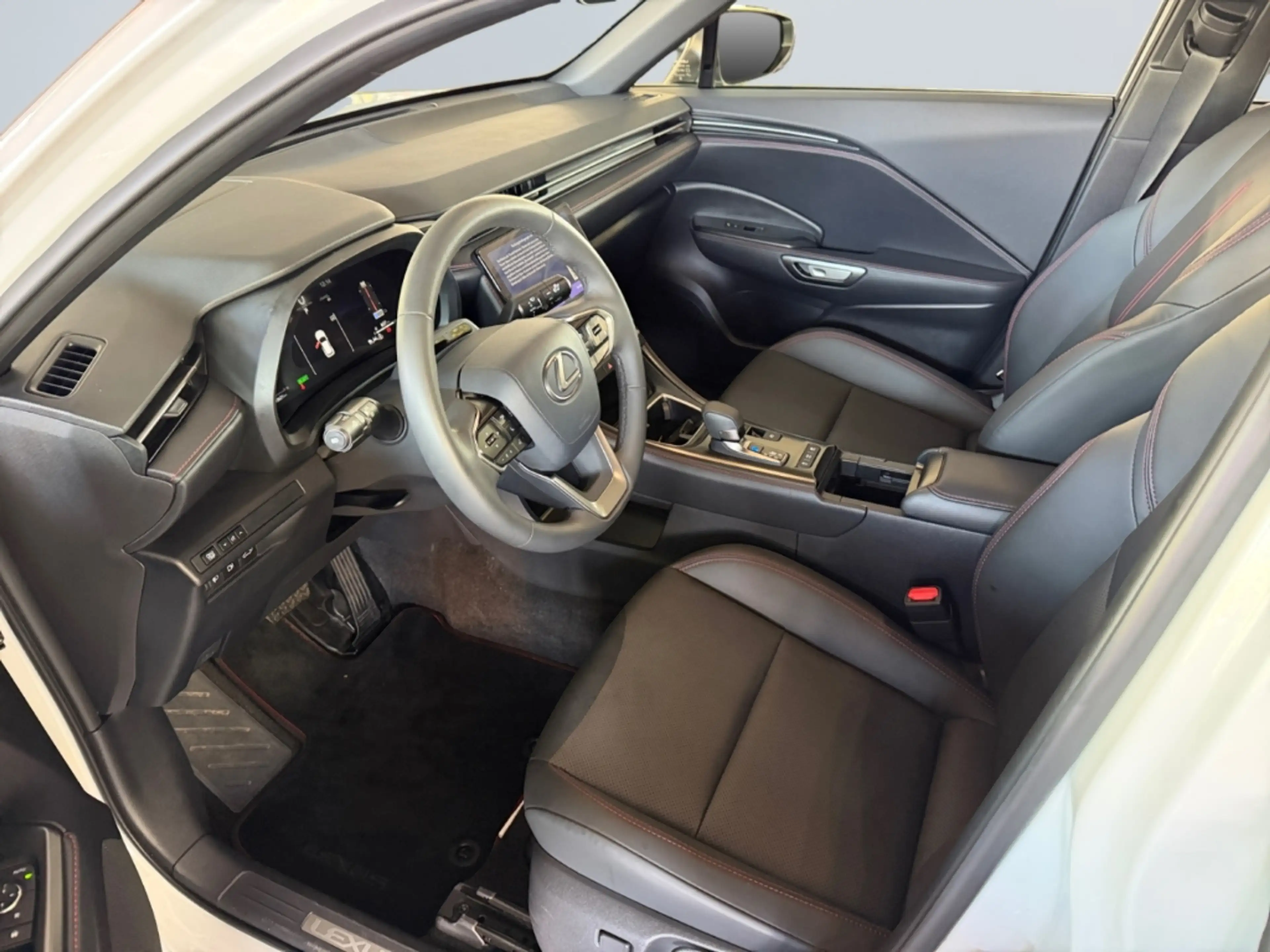 Lexus LBX FWD Elegant Black Edition *LED*ACC*CAM*SHZ*PDC* — photo 9