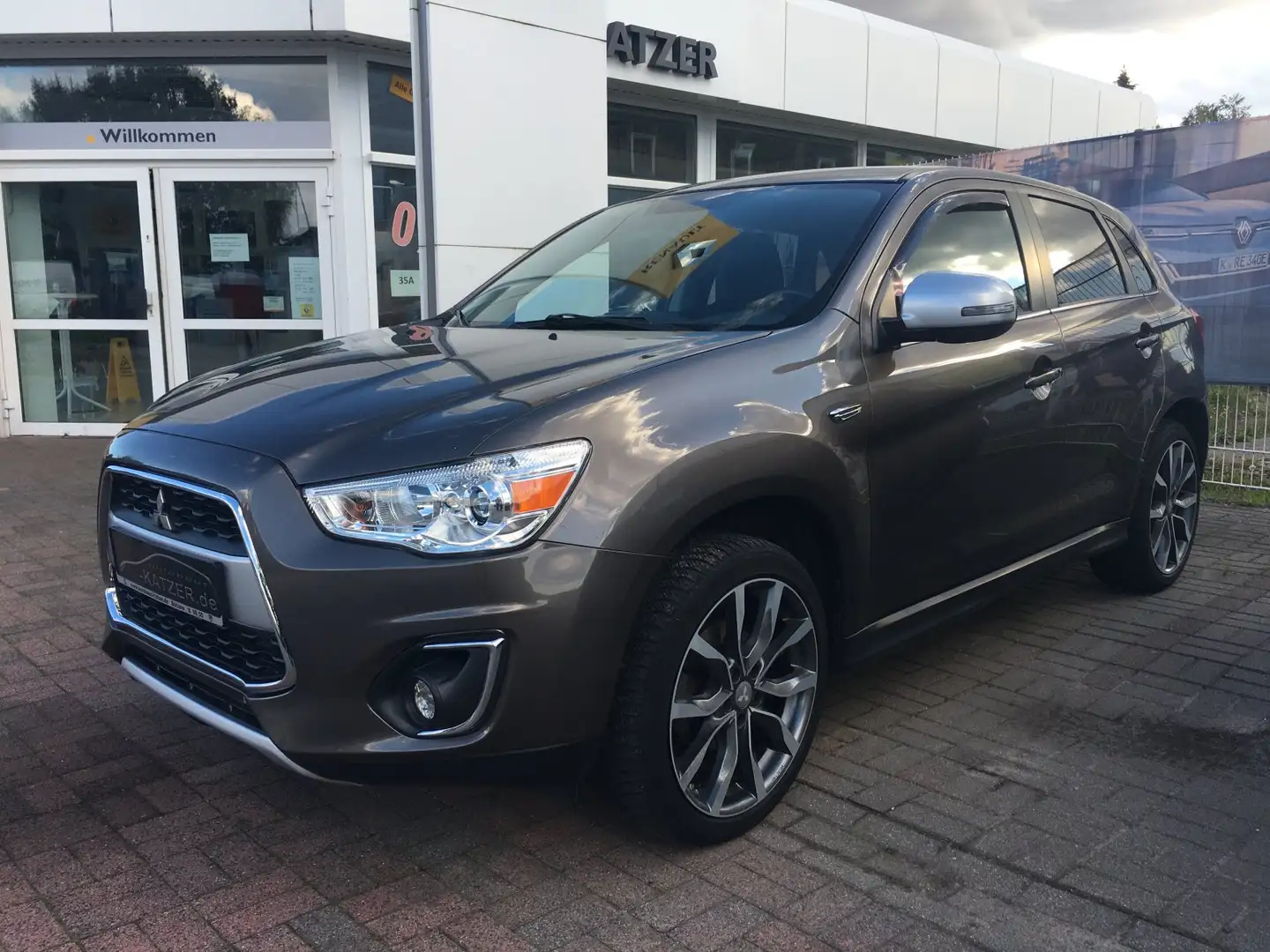 Mitsubishi ASX 1.8 DI-D Comfort Edition 4WD ALLRAD GJR NAVI SHZ K Braun - 1