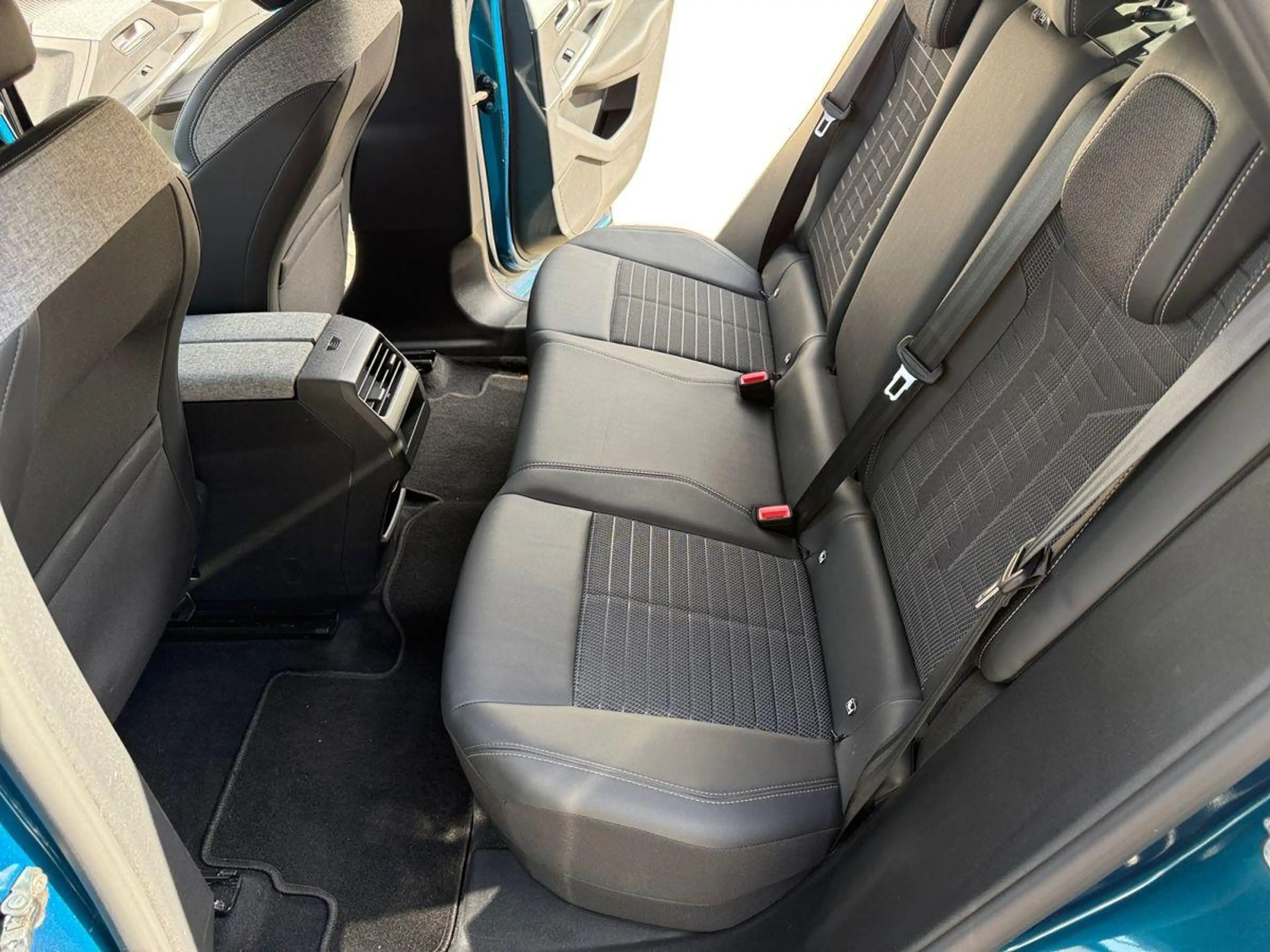 Peugeot 3008 MHEV Allure LED/Navi/SHZ/DAB/360°Kamera/Allwetter — photo 14