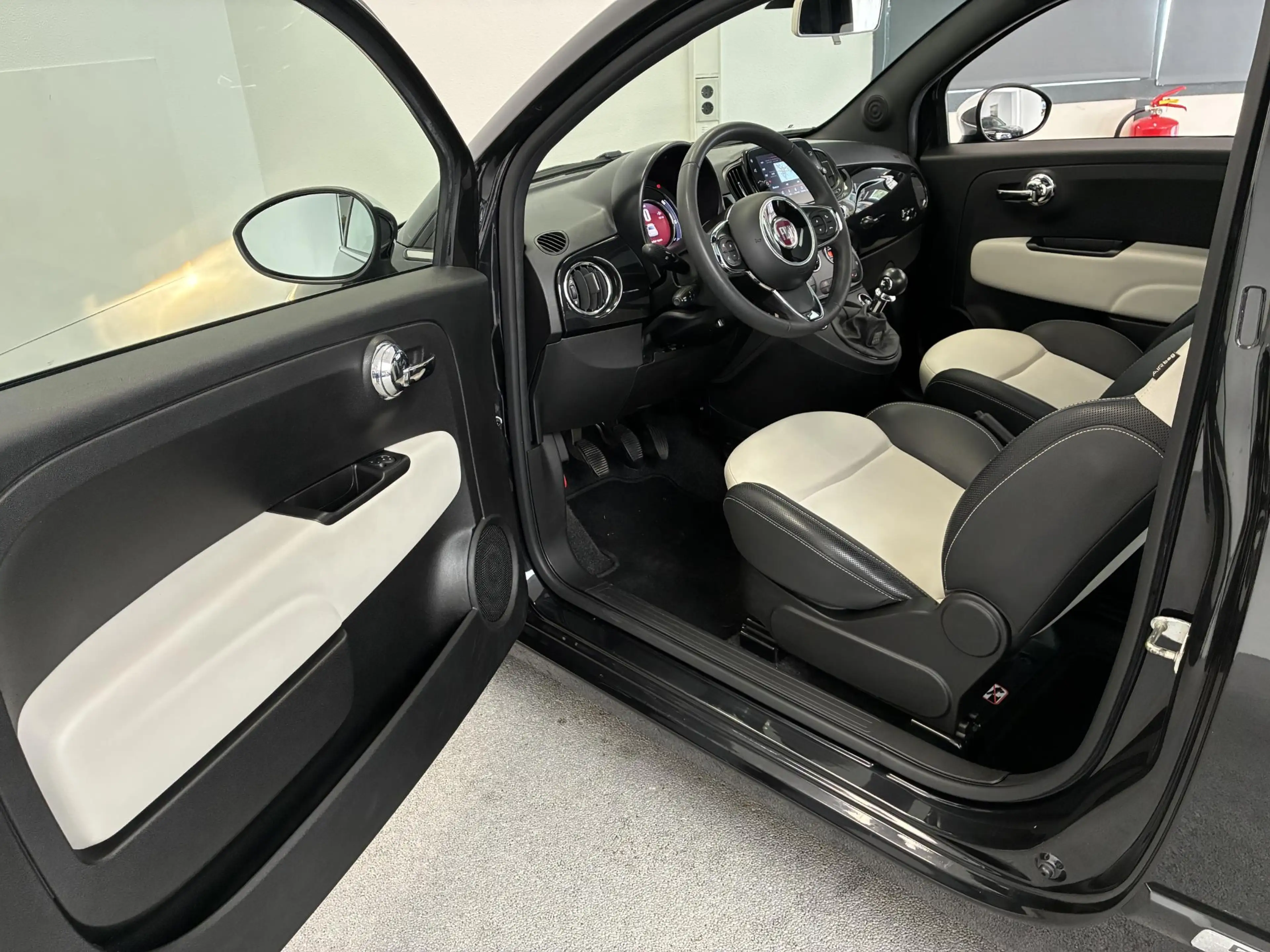 Fiat 500 1.0 Hybrid Dolcevita | PANO | CARPLAY | PDC | — photo 22