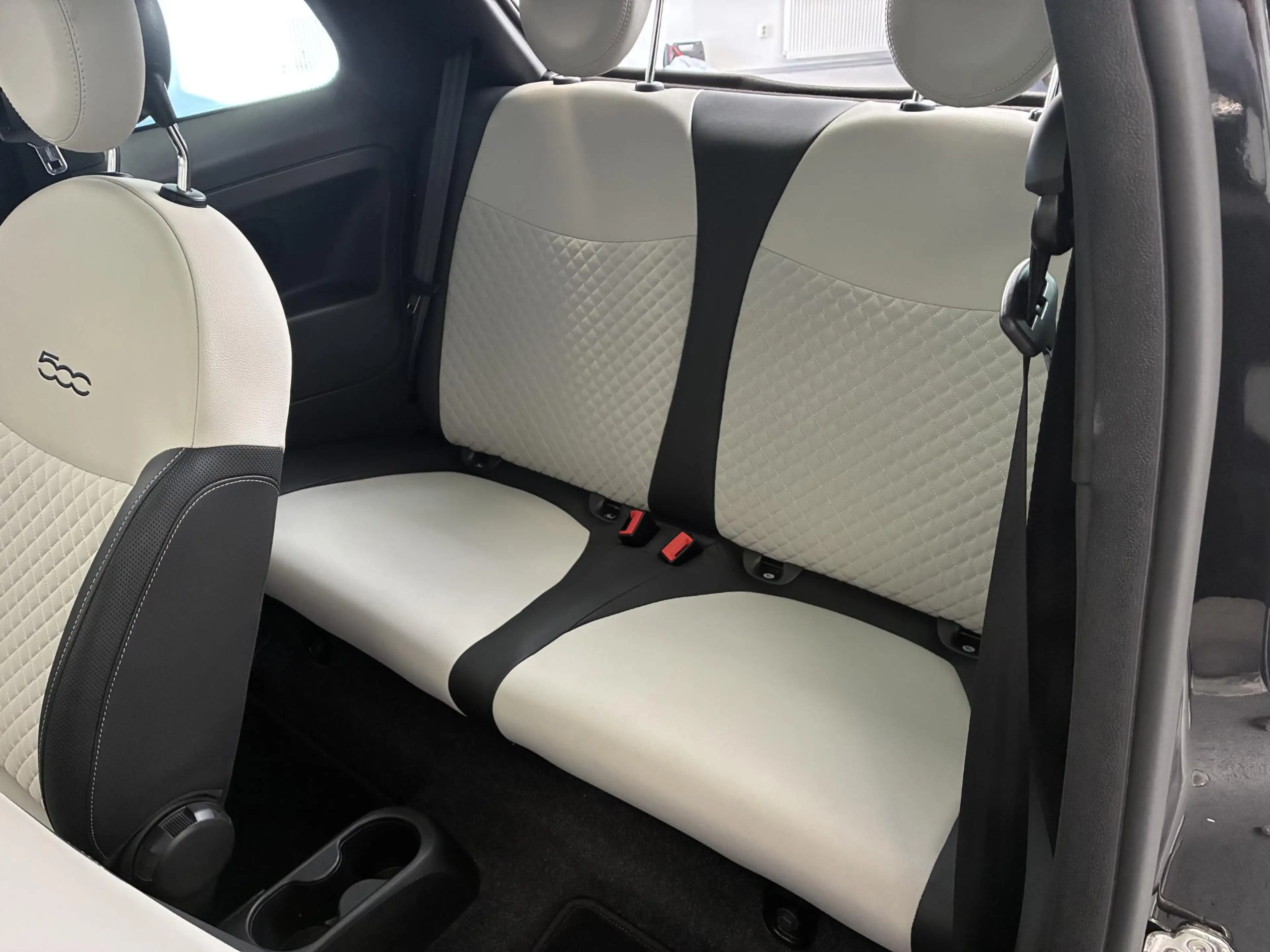 Fiat 500 1.0 Hybrid Dolcevita | PANO | CARPLAY | PDC | — photo 24