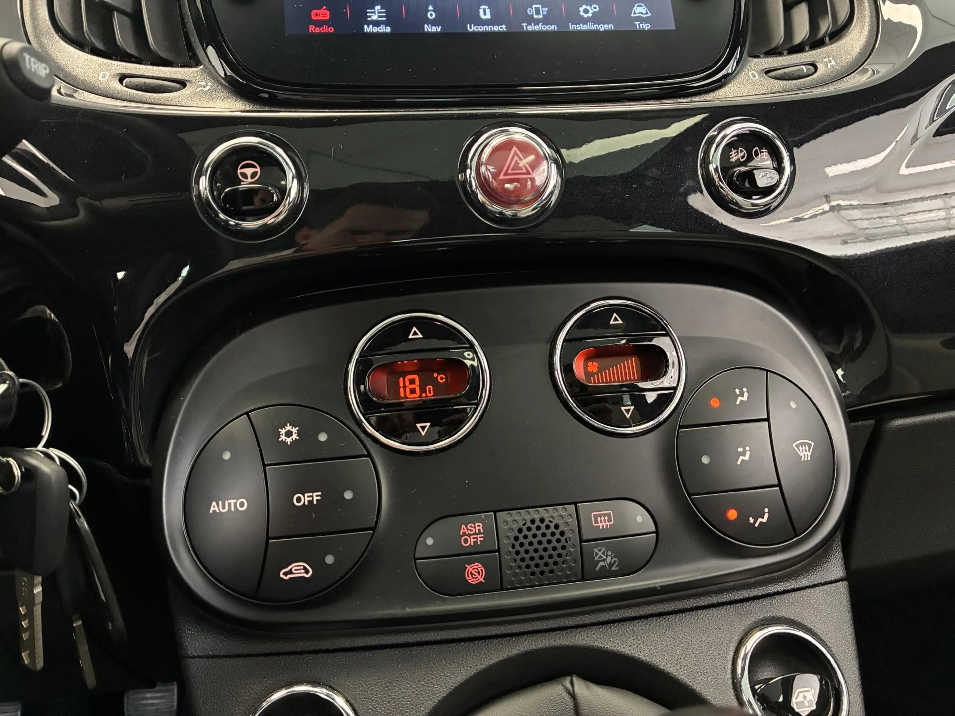 Fiat 500 1.0 Hybrid Dolcevita | PANO | CARPLAY | PDC | — photo 28