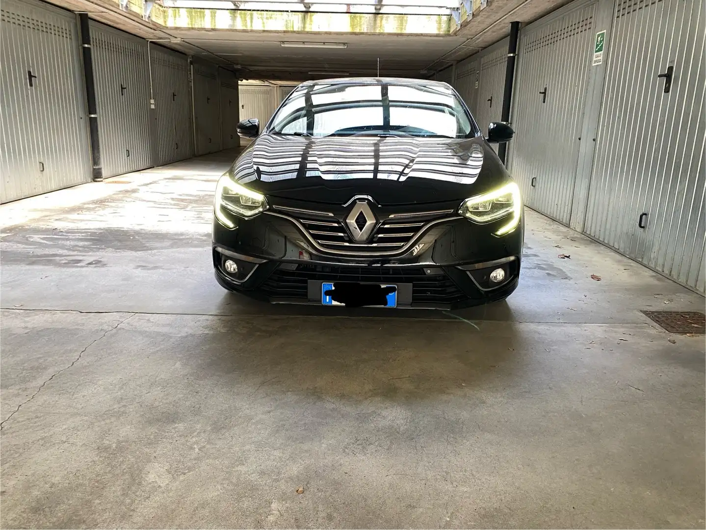 Renault Megane Megane IV 2016 1.5 dci energy Intens 110cv edc Nero - 1