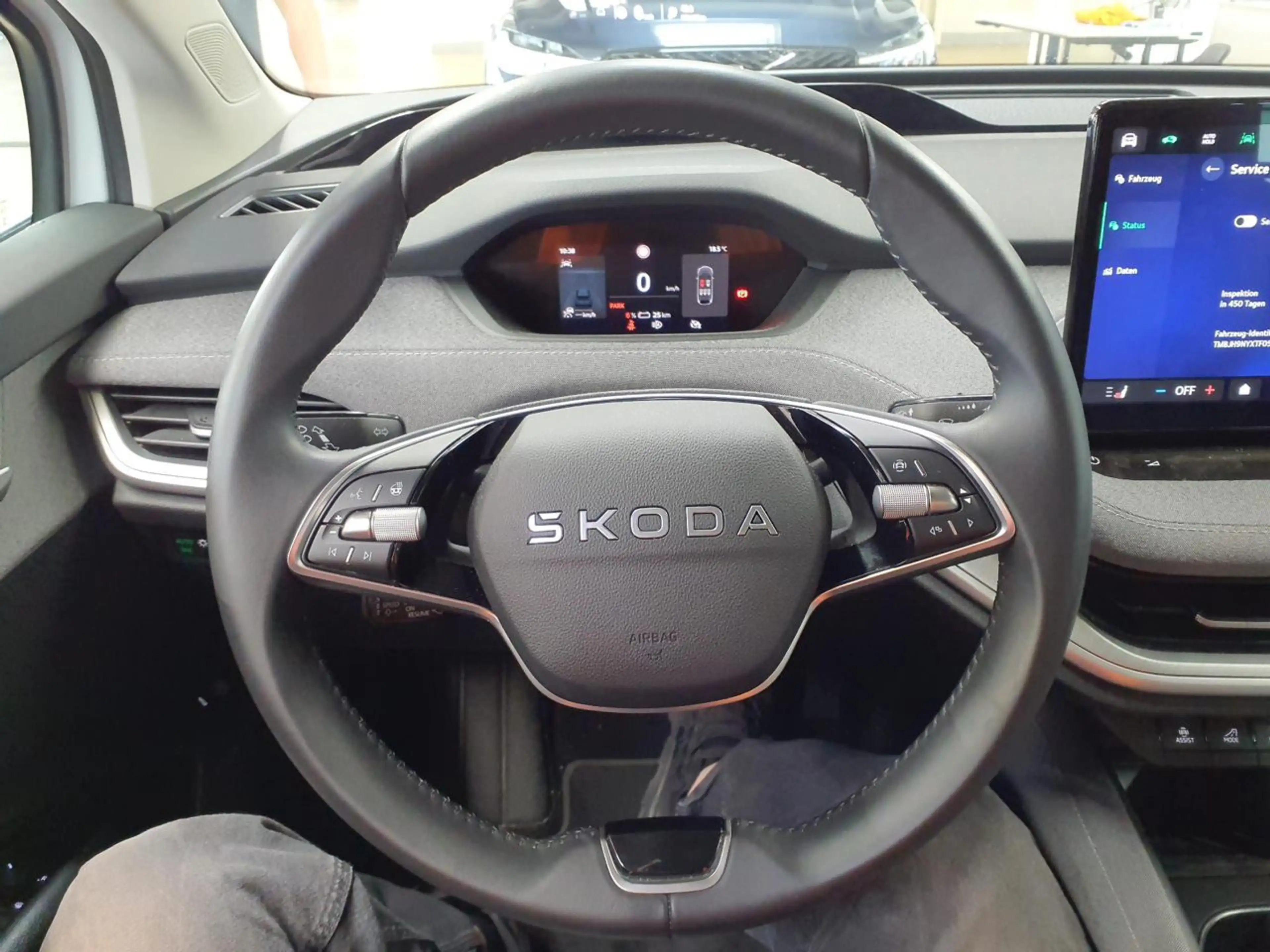 Skoda Enyaq 85 Advanced Pano Matrix HUD AHK AHK Pano — photo 4