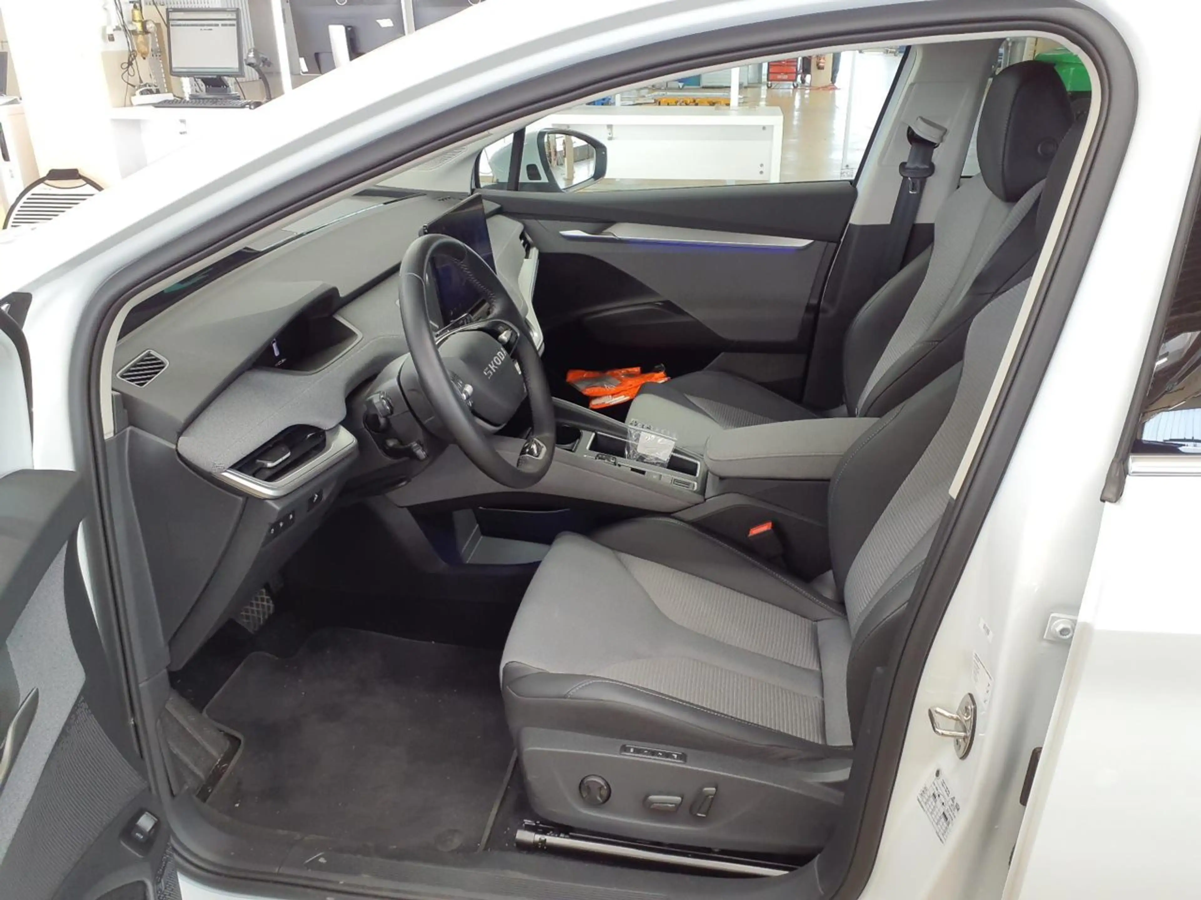 Skoda Enyaq 85 Advanced Pano Matrix HUD AHK AHK Pano — photo 5