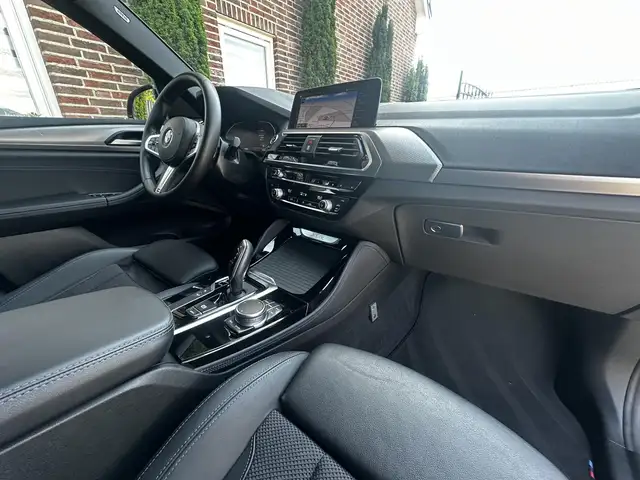 BMW X4 view 9