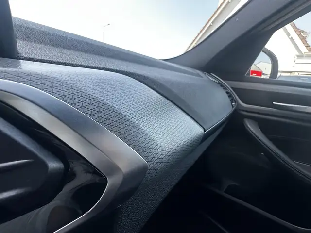 BMW X4 view 30