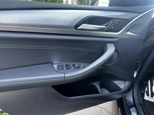 BMW X4 view 5