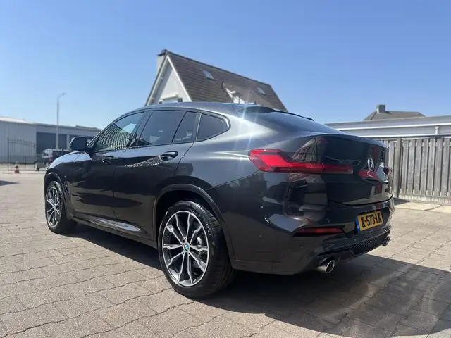 BMW X4 view 7