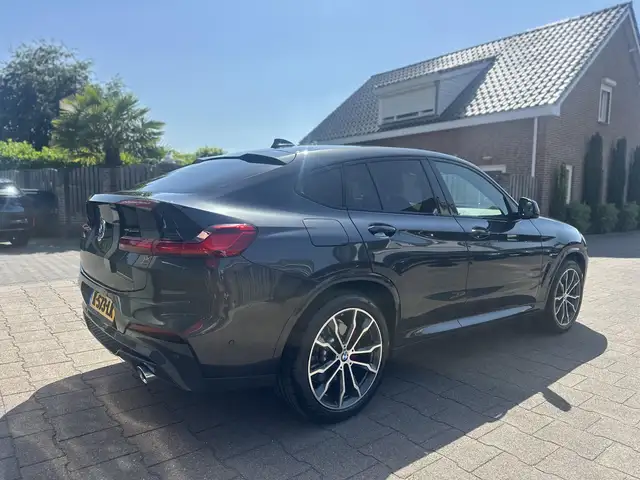 BMW X4 view 13