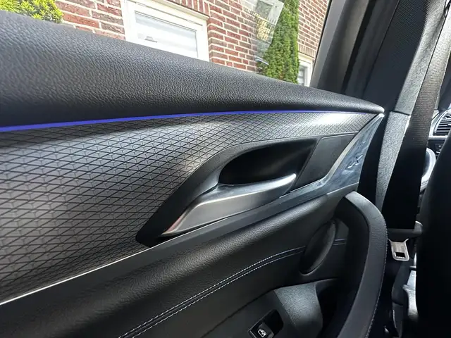 BMW X4 view 21