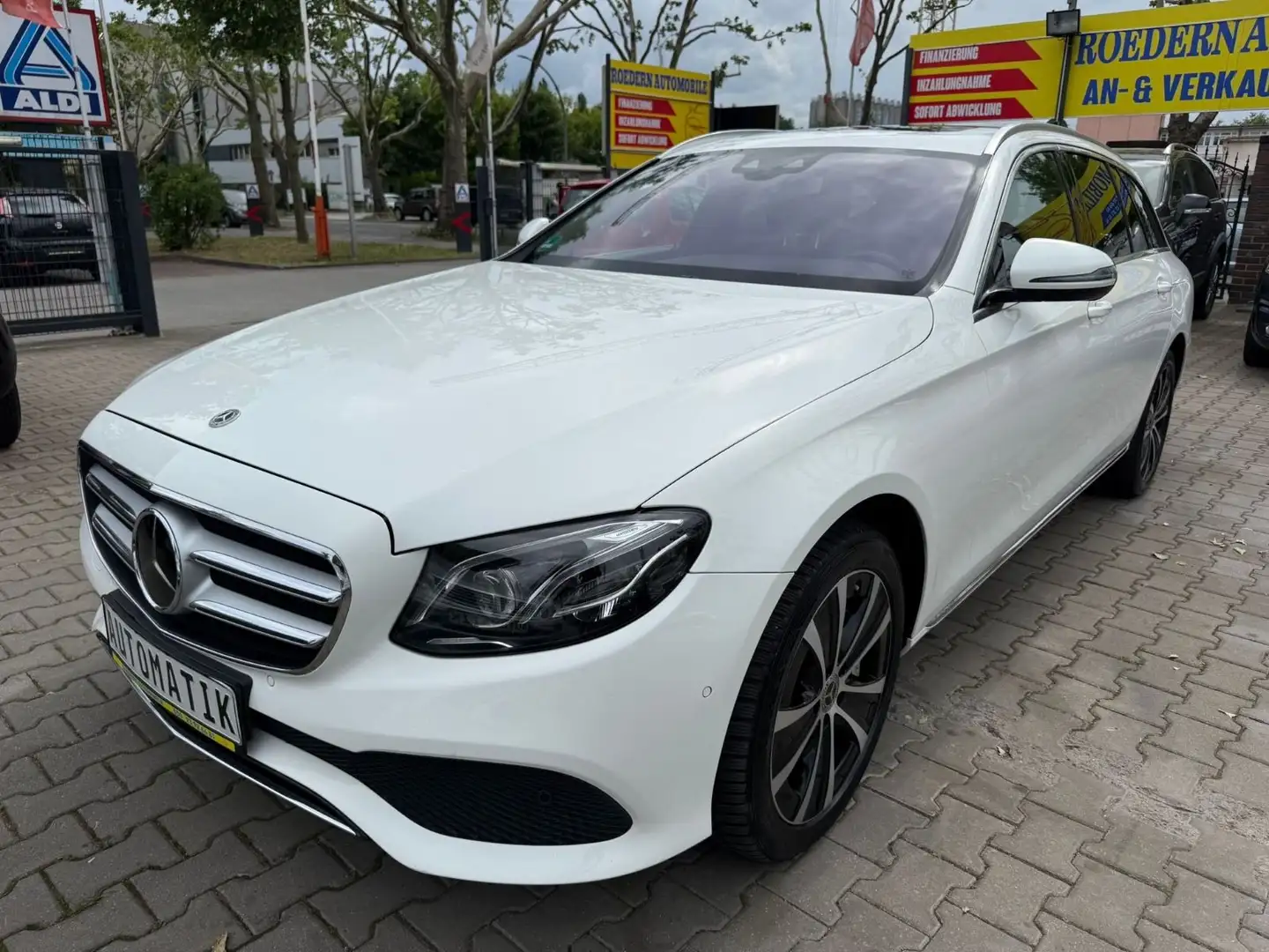 Mercedes-Benz E 350 E -Klasse T-Modell E 350 d 4Matic Weiß - 1