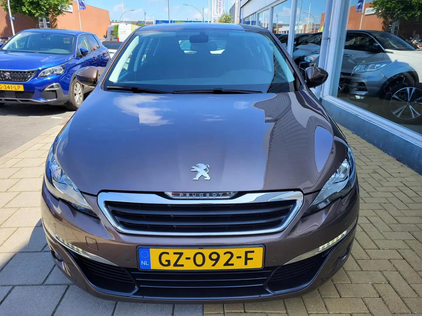 Peugeot 308 1.2 PureTech Active Marrón - 2