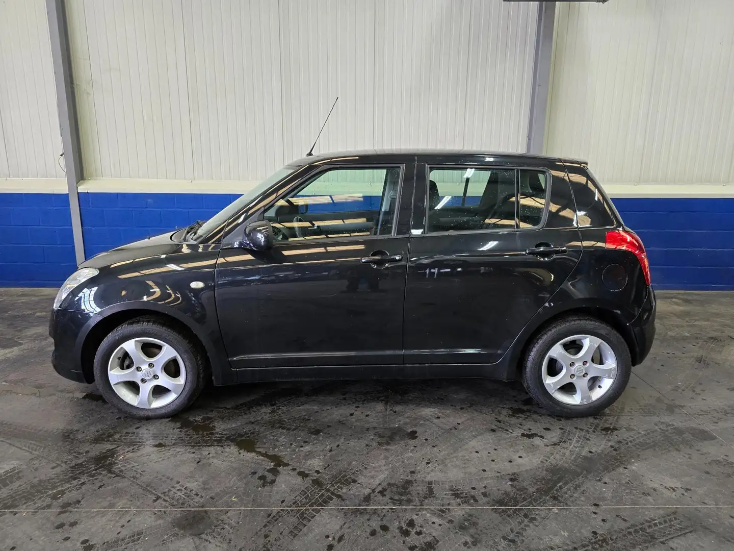 Suzuki Swift 1.3 Comfort Zwart - 2