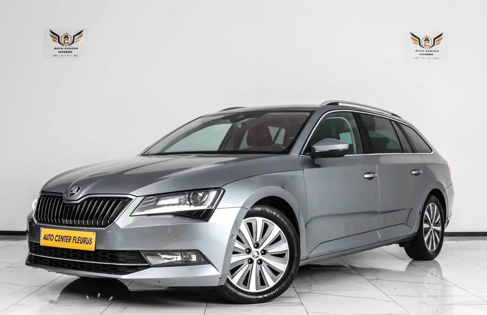 Skoda Superb 1.6L CR TDi GreenLine Grau - 1