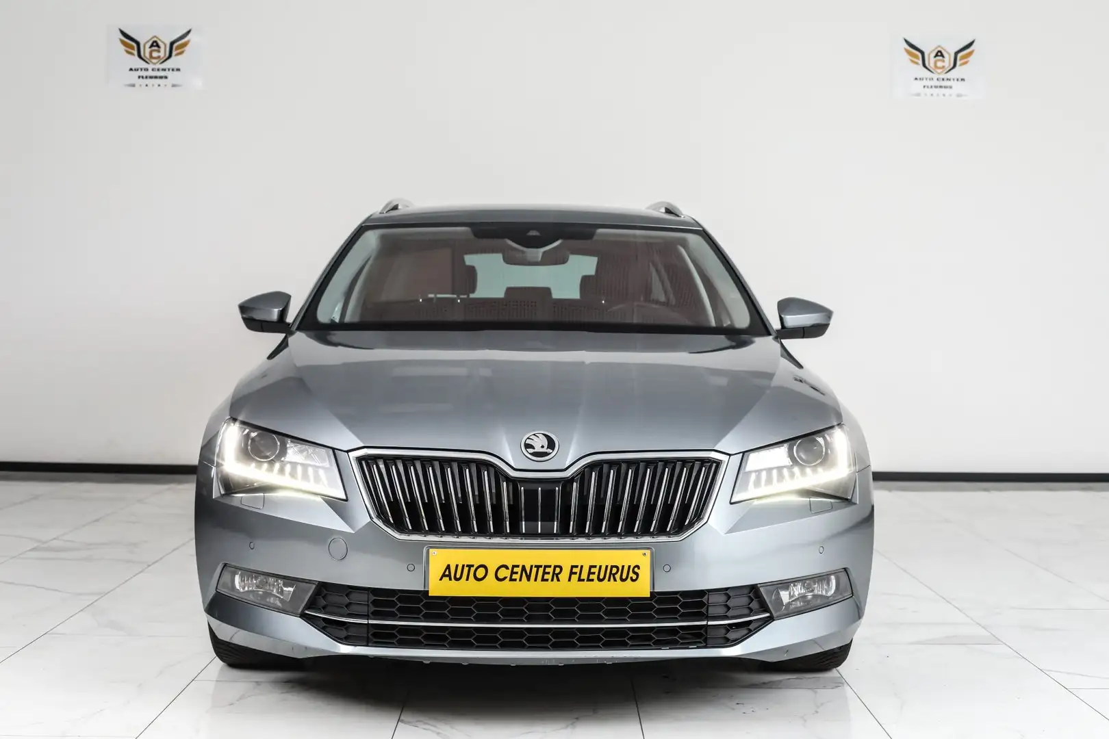 Skoda Superb 1.6L CR TDi GreenLine Grau - 2