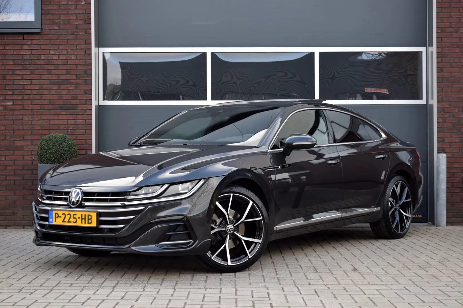 Volkswagen Arteon 2.0 TSI 190pk DSG R-Line Pano | Leer | H&K | 20" E Grigio - 1