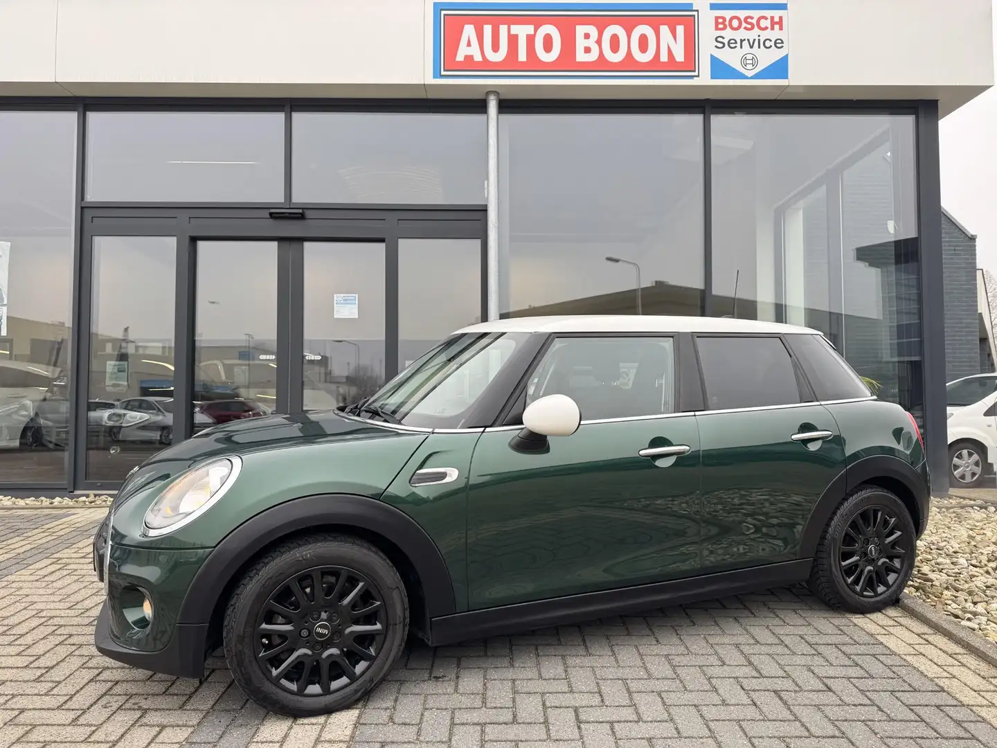 MINI Cooper Mini 1.5 136PK BUSINESS NAVI/PDC/S&S/MEDIA/LMV/ SF Vert - 1