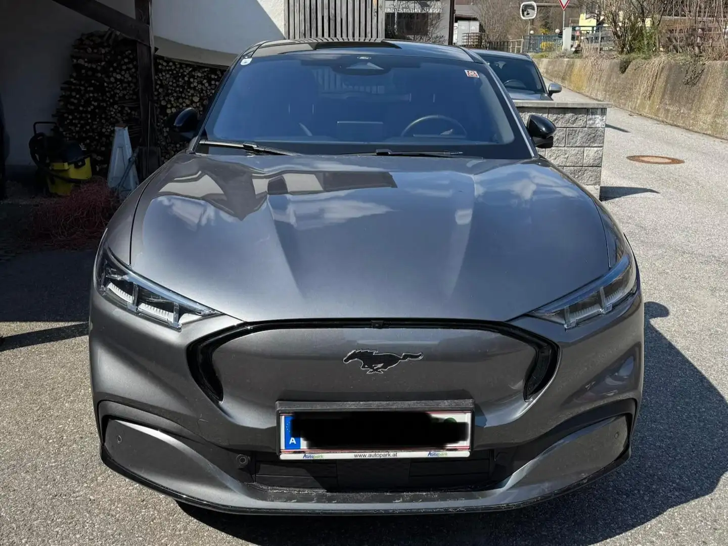 Ford Mustang Mach-E Mustang Mach-E Elektro 99kWh Extended Range AWD Premium Extended Range Premium Grau - 2