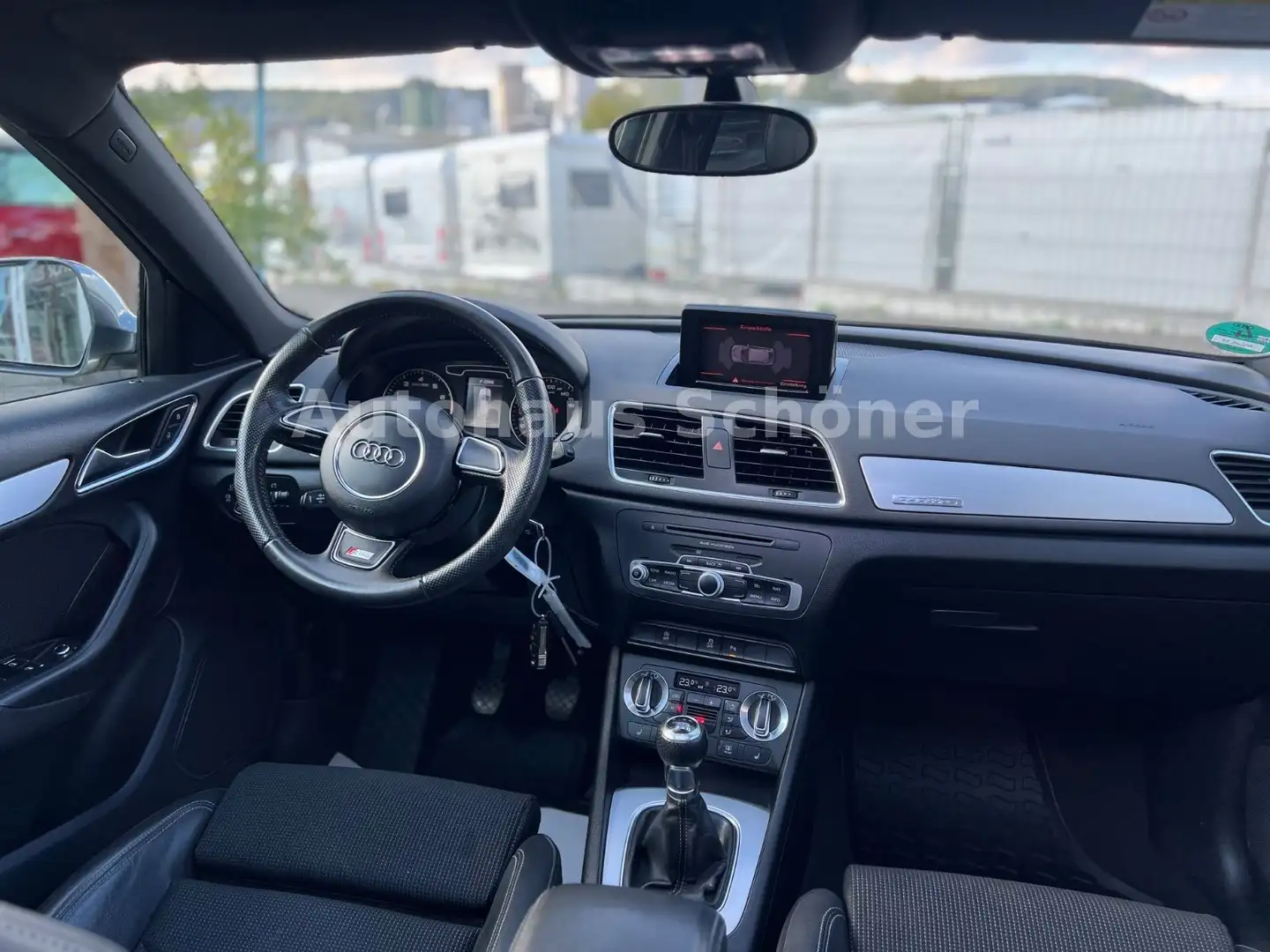 Audi Q3 2.0 TFSI quattro S-LINE **AHK*1. HAND!** Grau - 2