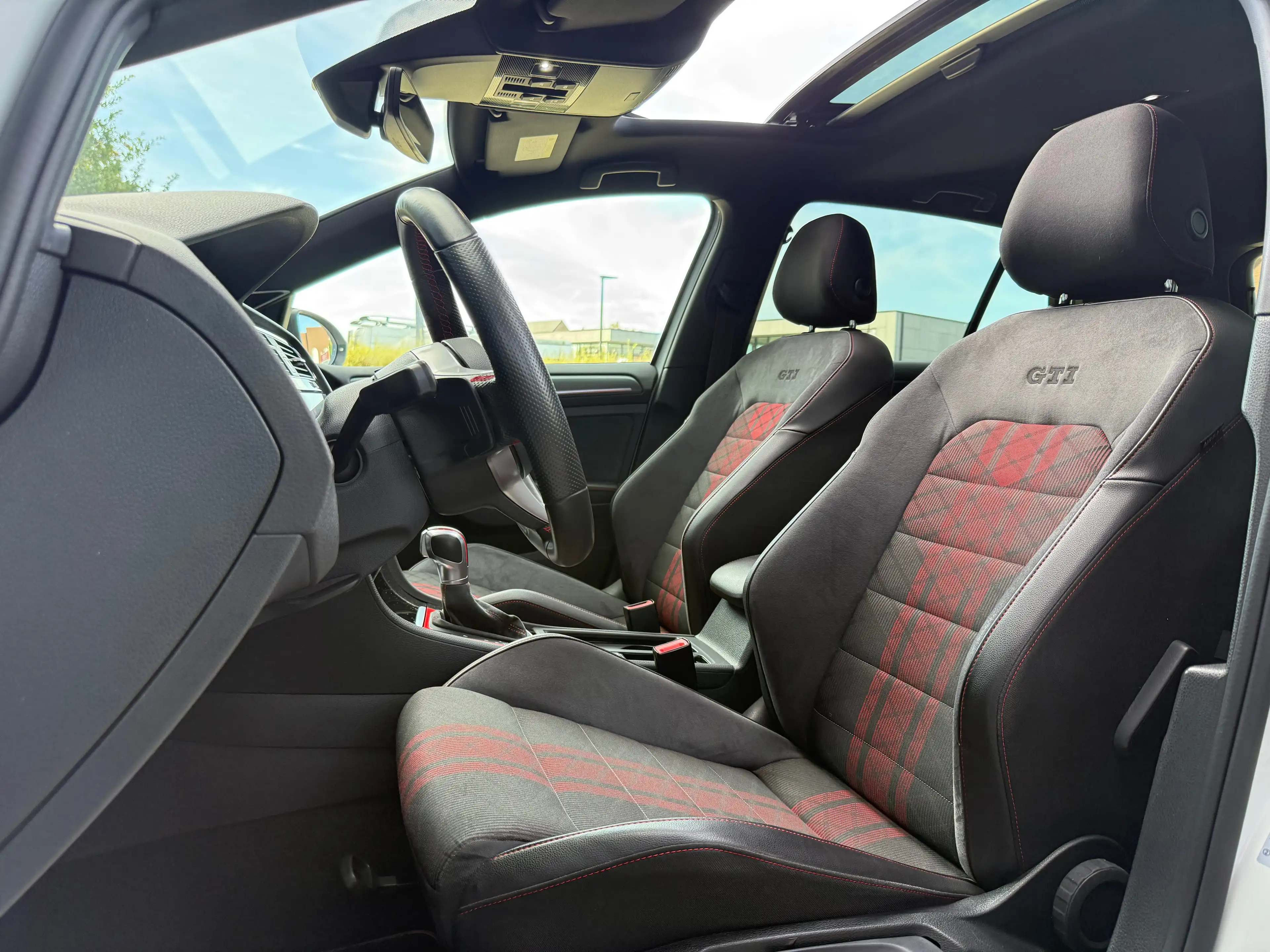 Volkswagen Golf GTI TCR - AKRA - DCC - PANO - KEYLESS - DYNAUDIO — photo 15