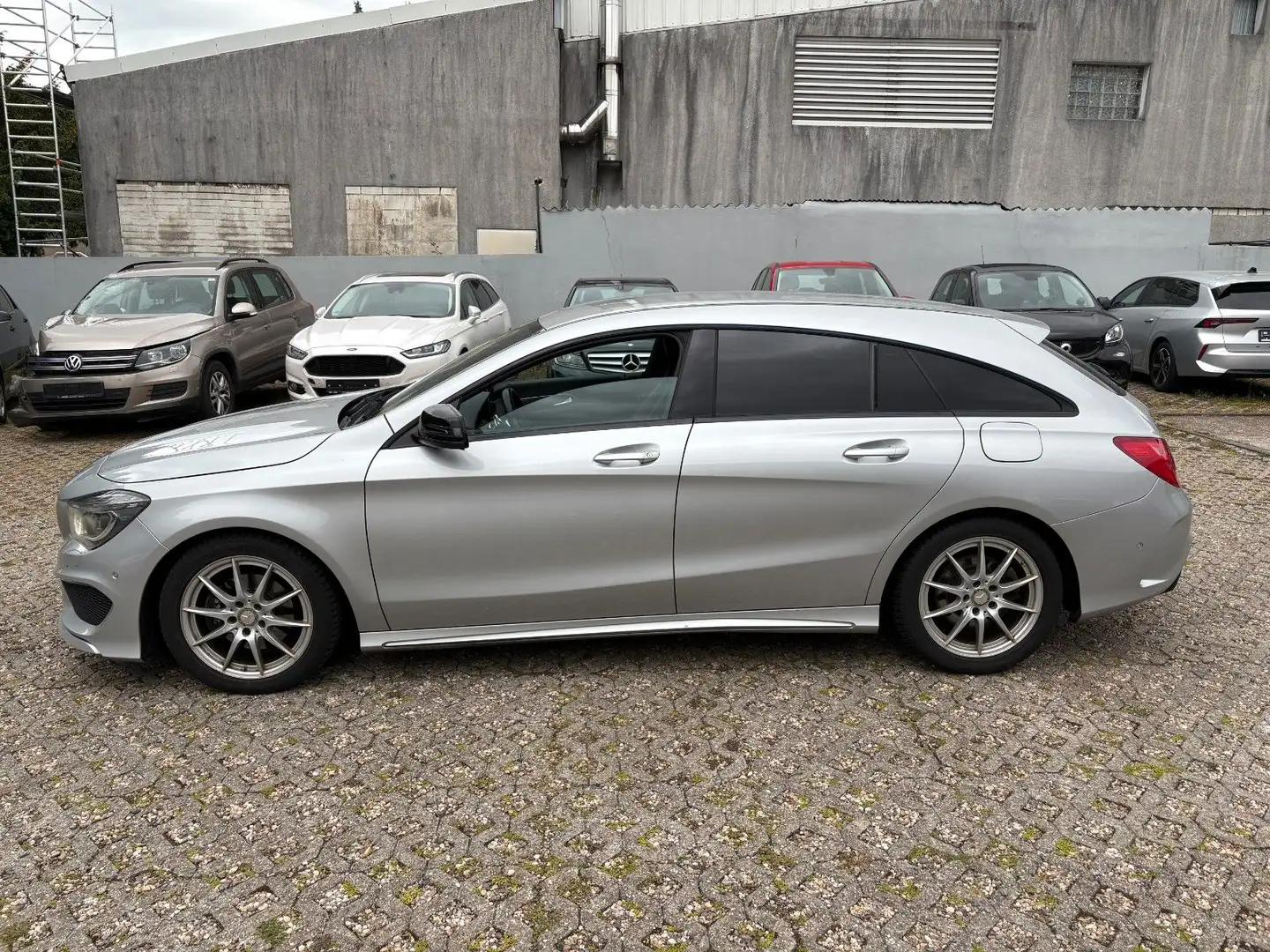 Mercedes-Benz CLA 200 Shooting Brake CLA 200 d AMG SPORT-PAKET Ezüst - 2