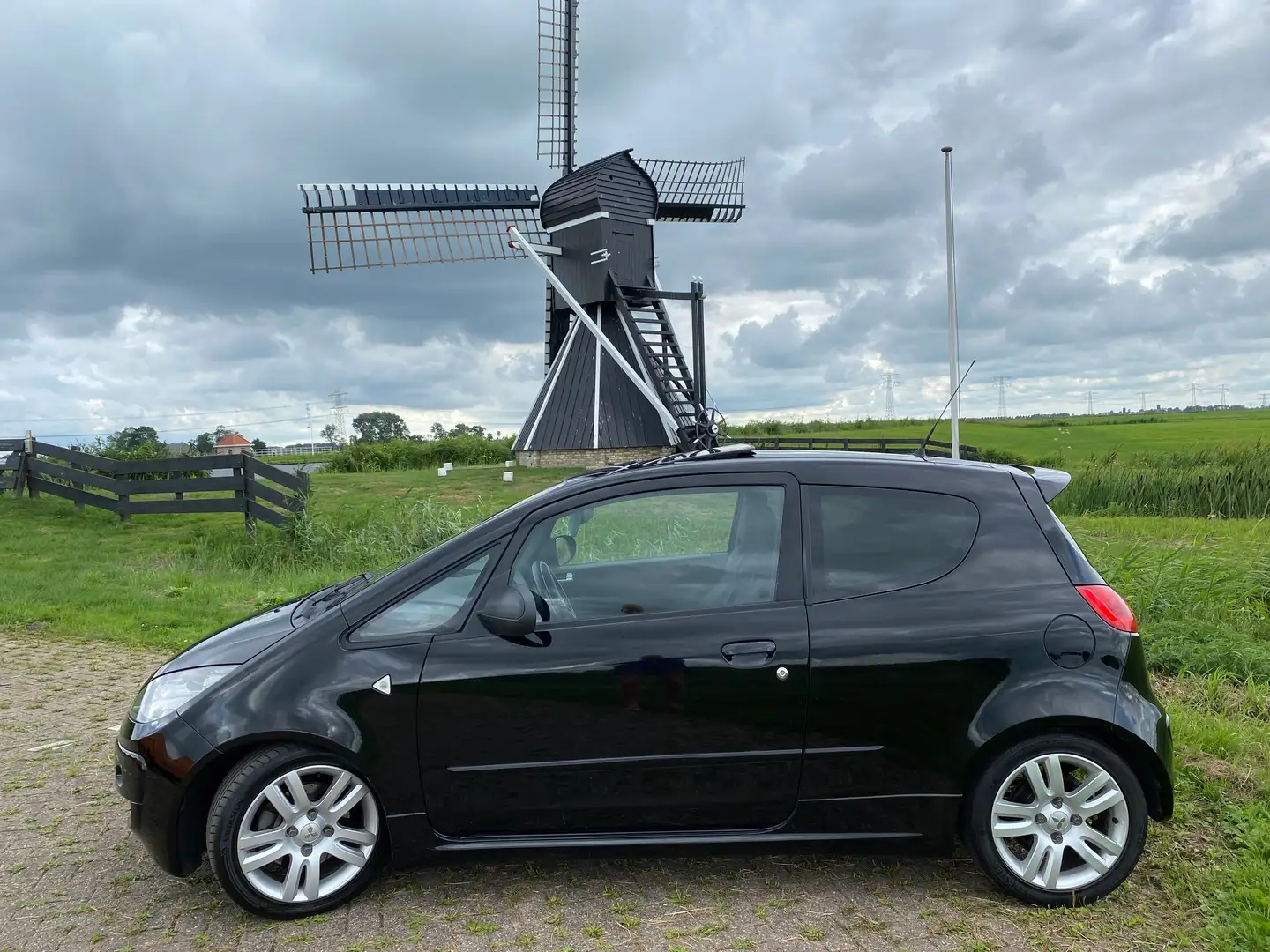 Mitsubishi Colt Colt 1.5 Turbo Zwart - 1