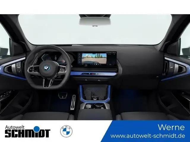 BMW X3 view 4