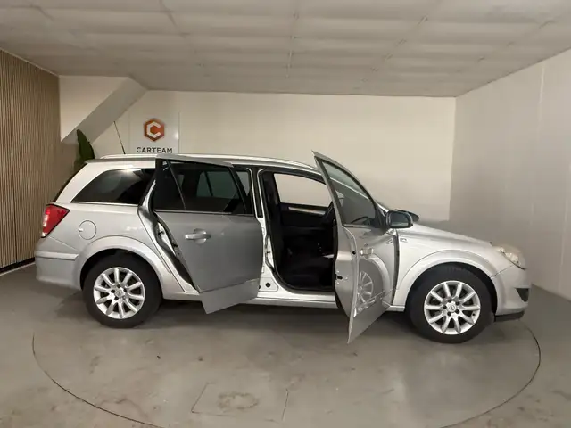 Opel Astra view 9